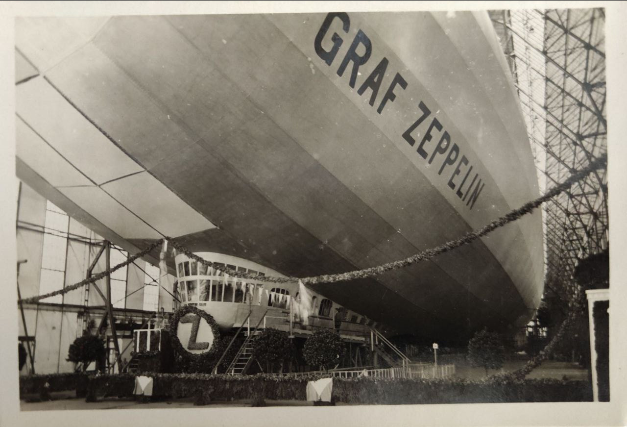 Старинная открытка: дирижабль «Граф Цеппелин» и авиационная история. Фотограф, коллекционер винтажных открыток и создатель историй на пересечении прошлого и личного. Ирина Дайнакова