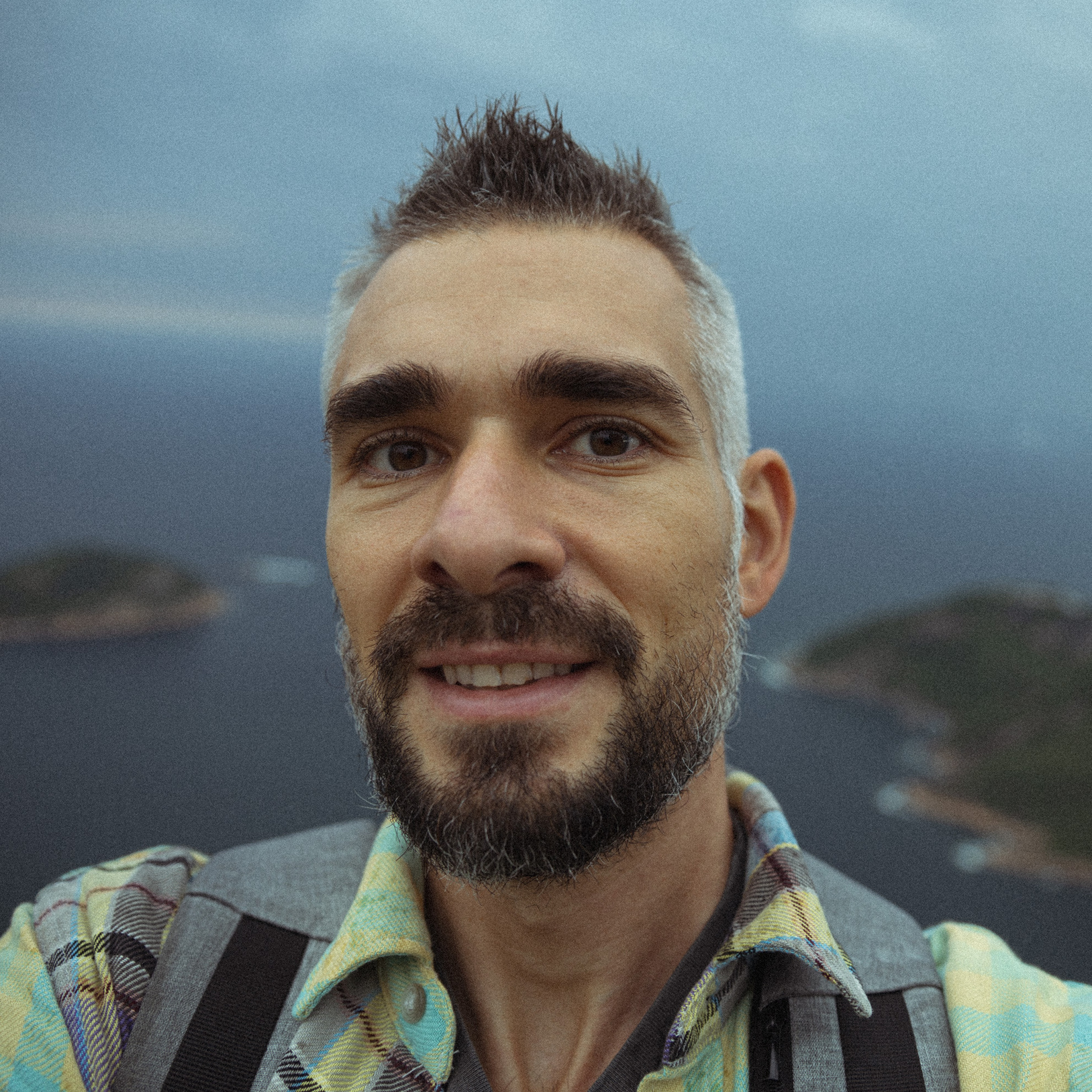 Contacts. Roman Chernysh Photographer