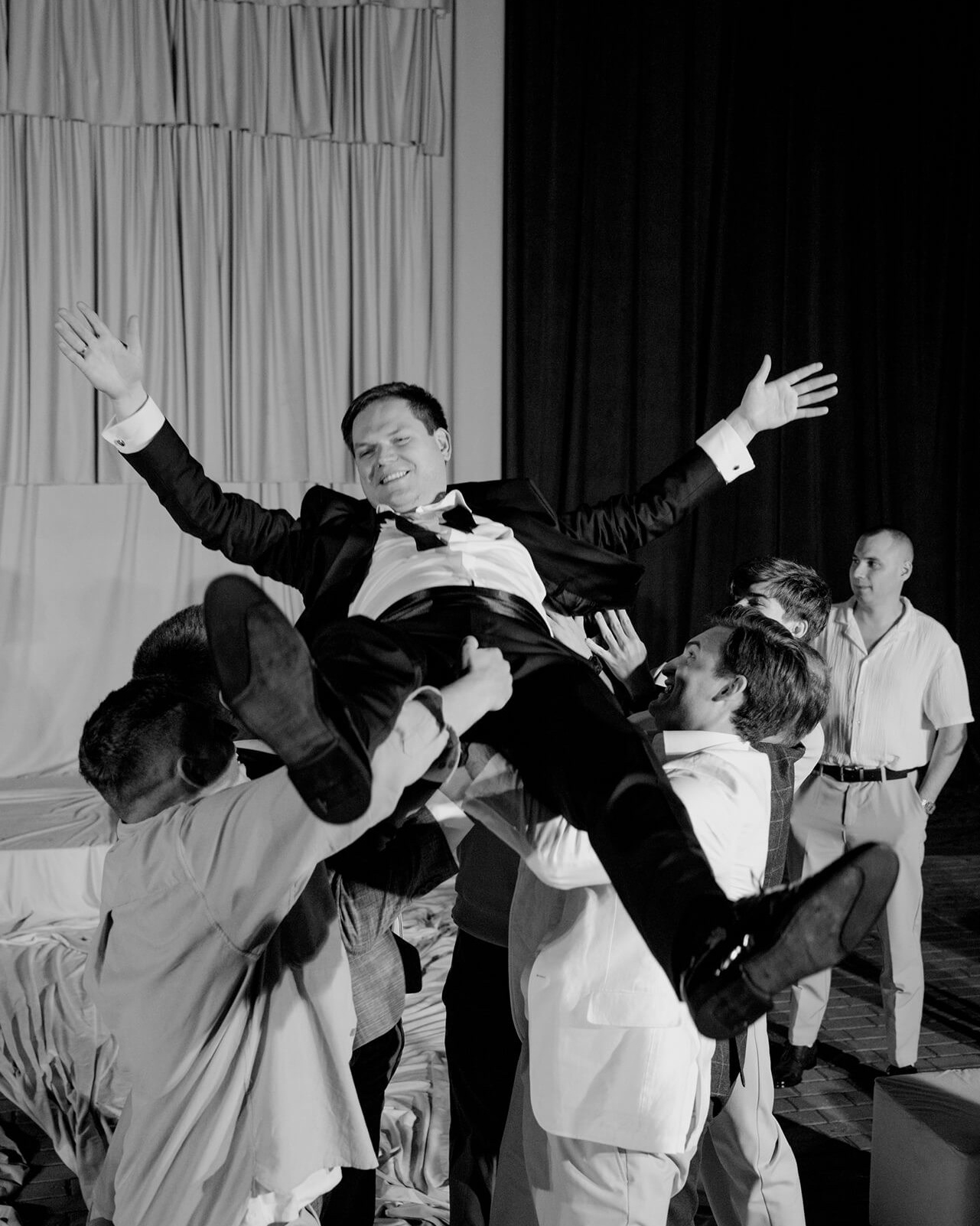 Второй фотограф на свадьбе: необходимость или маркетинг. Wedding photographer in Europe. Based in Italy, Lake Como. Aesthetic elegant story-telling