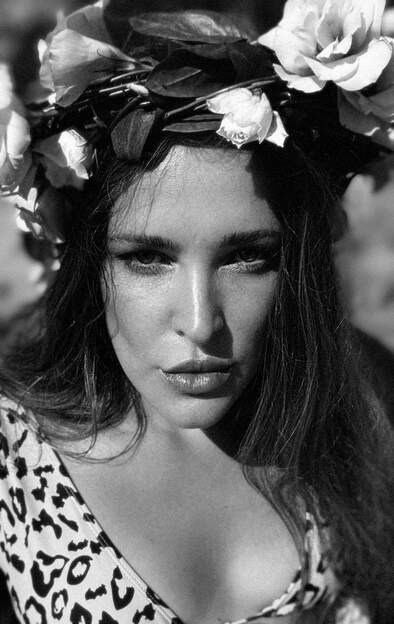 Портретен фотограф София – Анна Мира Студио | Професионални портрети, индивидуални и семейни фотосесии. Фото студио Anna Riva София – Професионален фотограф | Портрети, Сватби, Мода, Събития, Комерсиални снимки