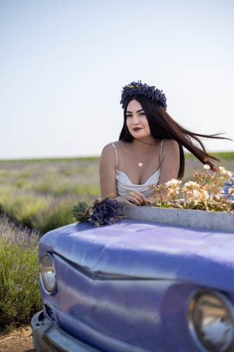 Sedinta foto in lanul de lavanda