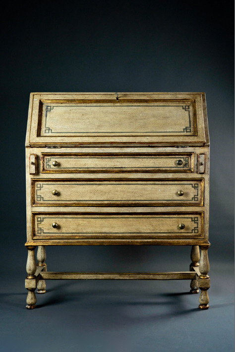 Photos for an antiques boutique in the studio. Portrait and wedding photographer in New York