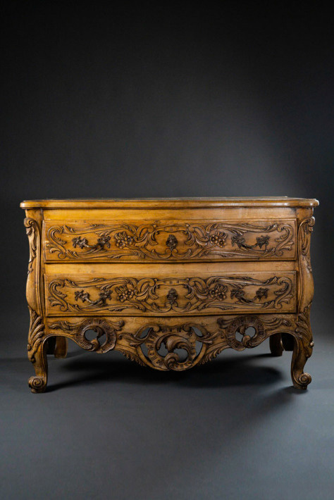 Photos for an antiques boutique in the studio. Portrait and wedding photographer in New York