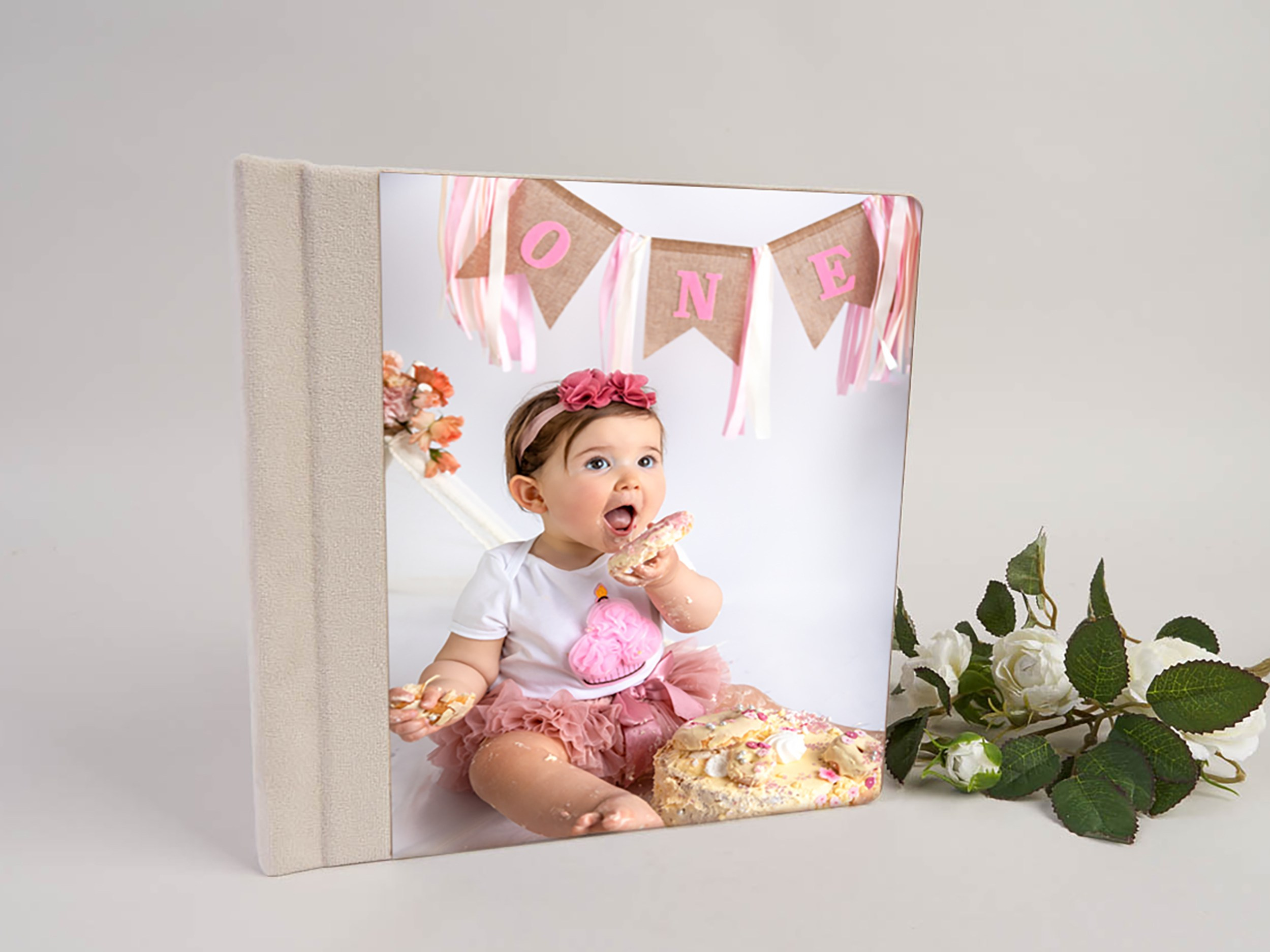 Cake smash photo session Hertfordshire, Stevenage. Stevenage, Hertfordshire family, maternity and newborn photographer