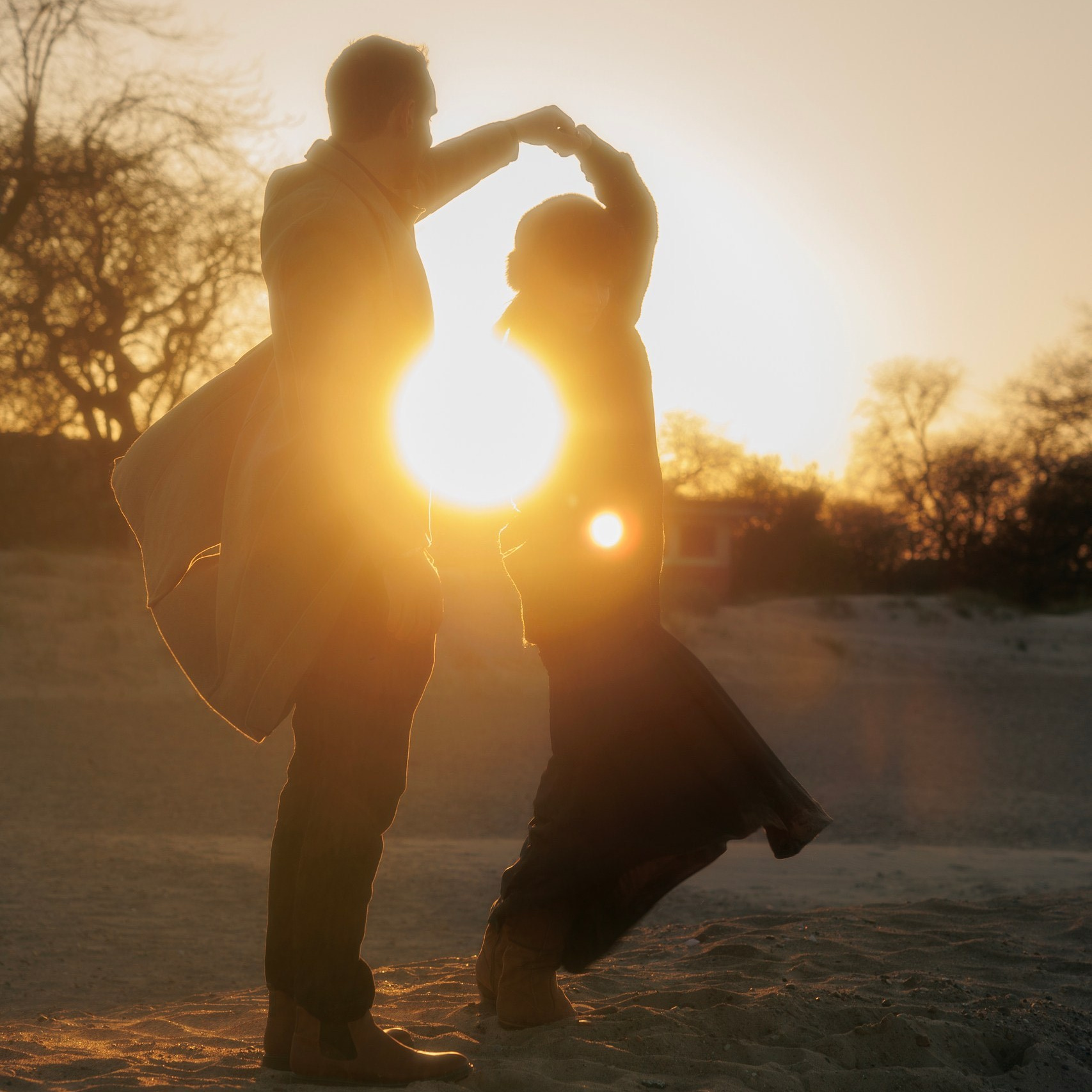 One-hour lifestyle photo session in Chicago capturing natural, emotional moments for couples or families.