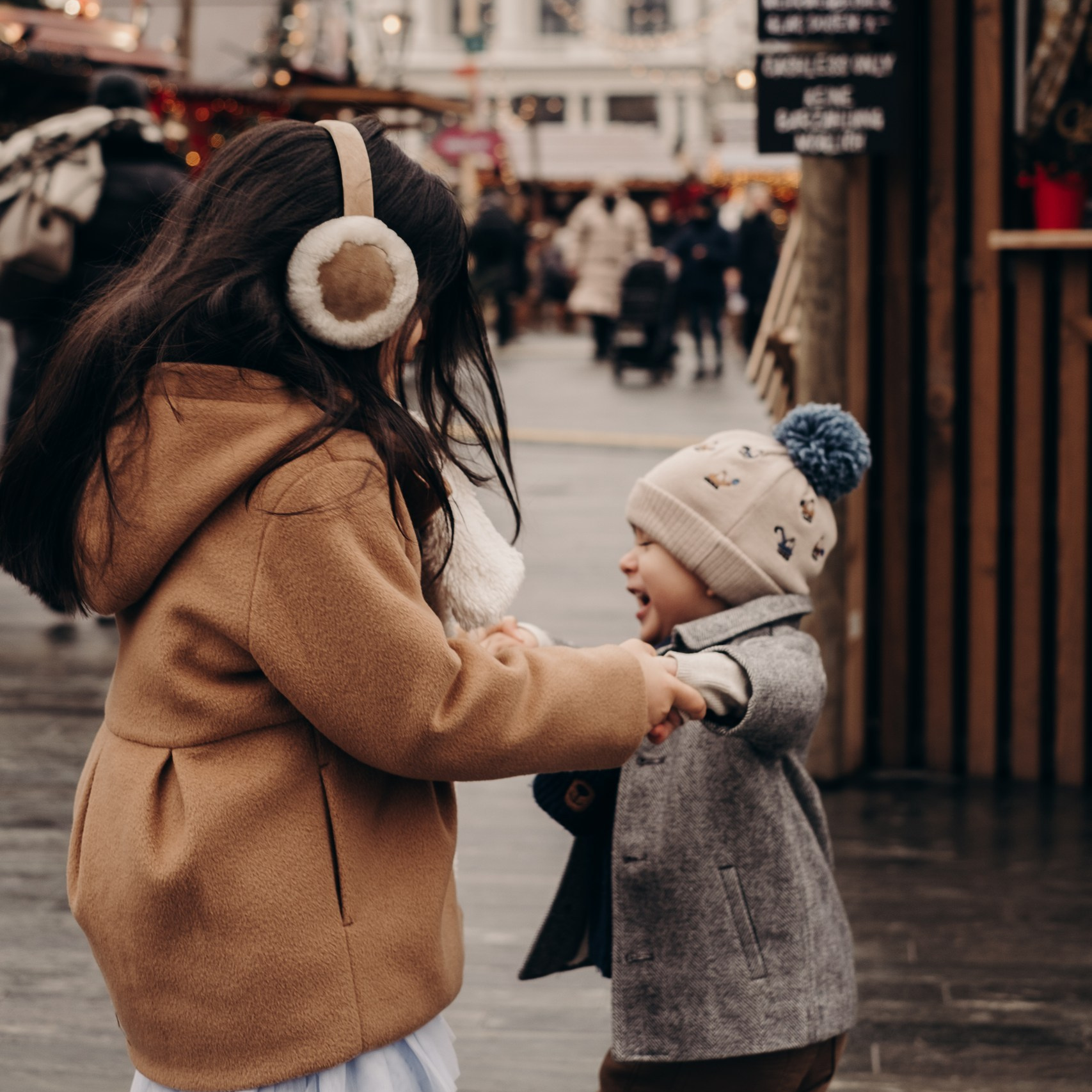 Shootings auf dem Weihnachtsmarkt. Eure authentischen Familien- & Newbornmomente –erzählt in Fotos & Videos