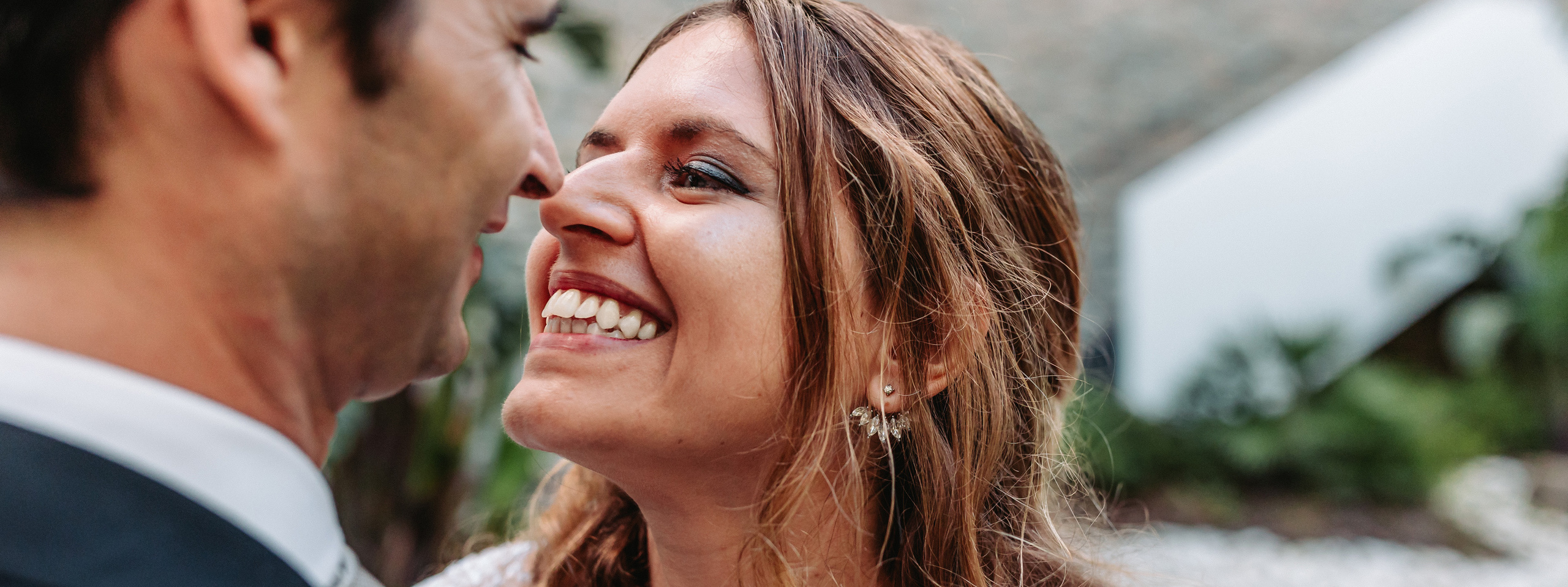 Filme de casamento elegante e intimista no Hotel Evolutee Royal Óbidos, com narrativa cinematográfica conduzida pelos pais e amigos — emoção, luxo e storytelling por Ricardo & Mary Pictures
