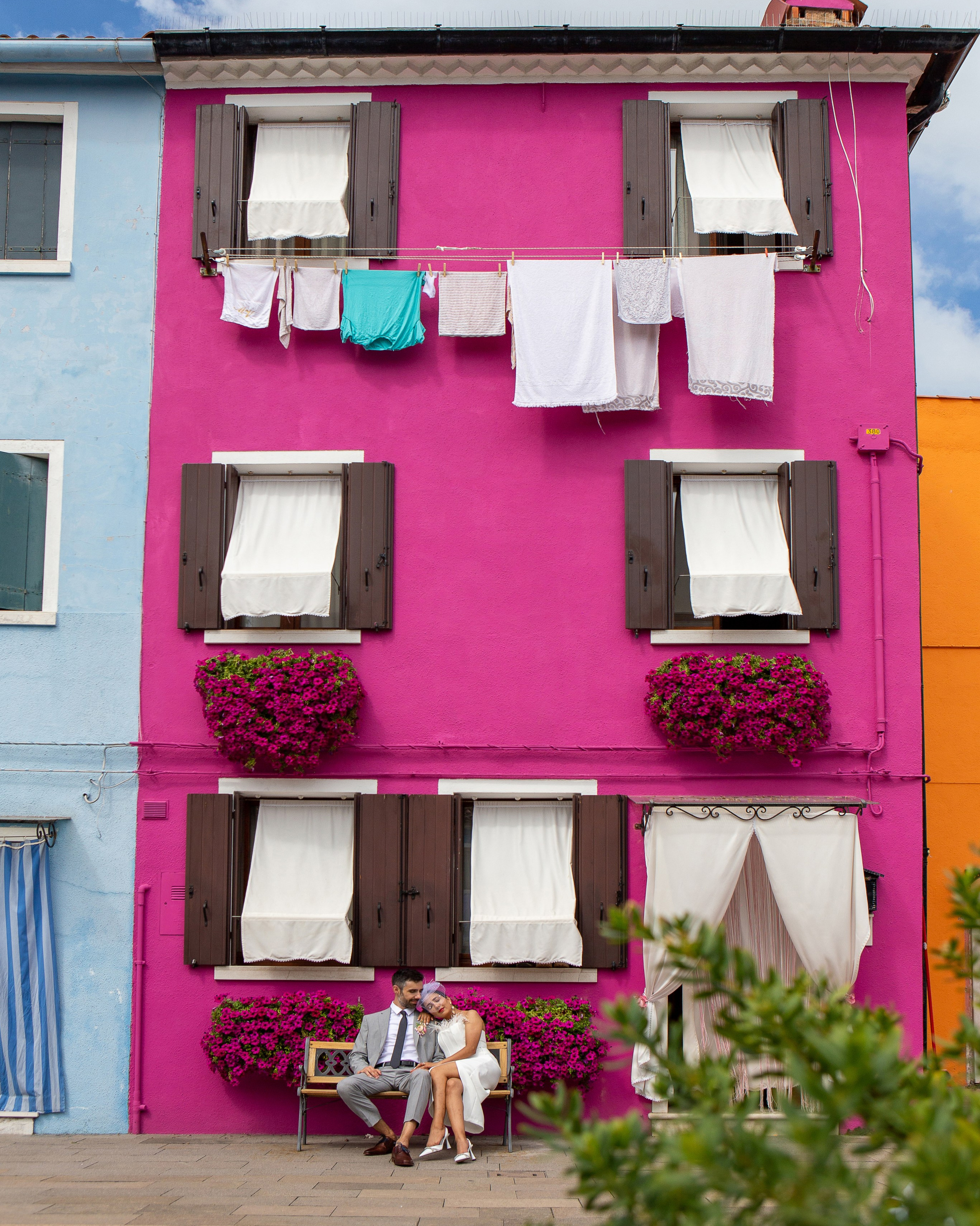 A Burano Wedding Guide: Photoshoot Among the Rainbow Houses of Venice
