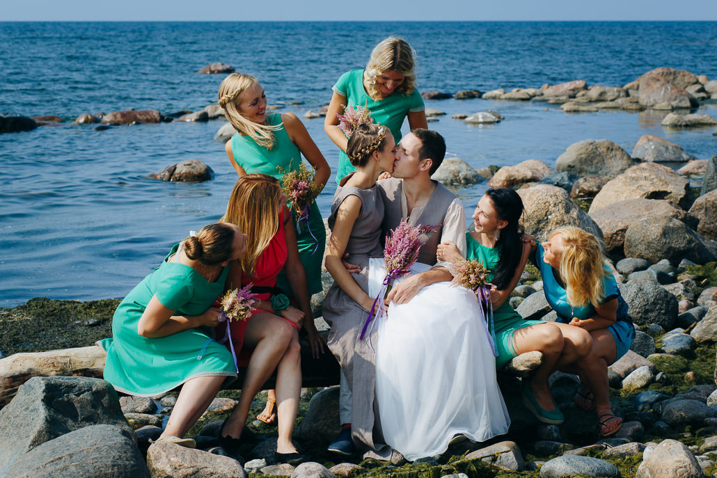 Dokumentāla stila kāzu fotogrāfs ar kuru būs viegli un patīkami