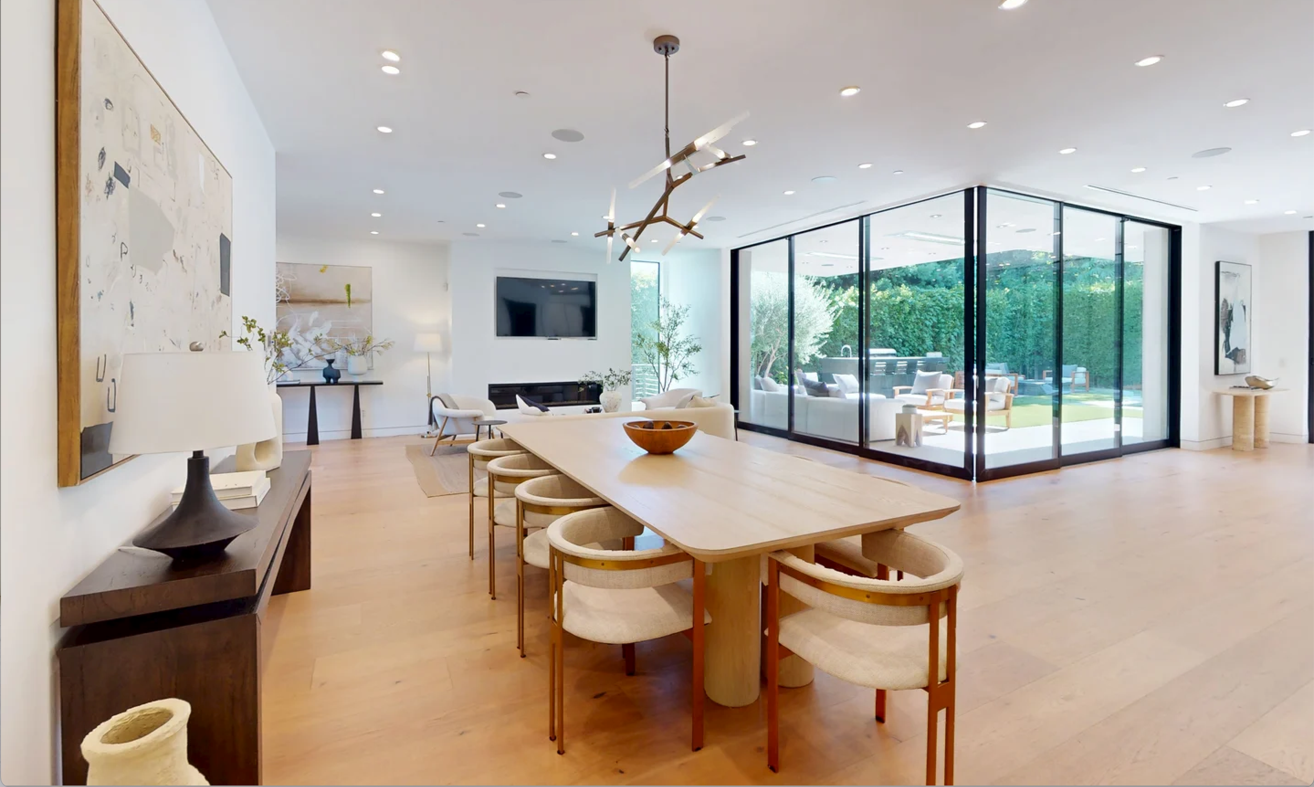 3D Tour & Floor Plan. MASTER SHOT CREATIVE