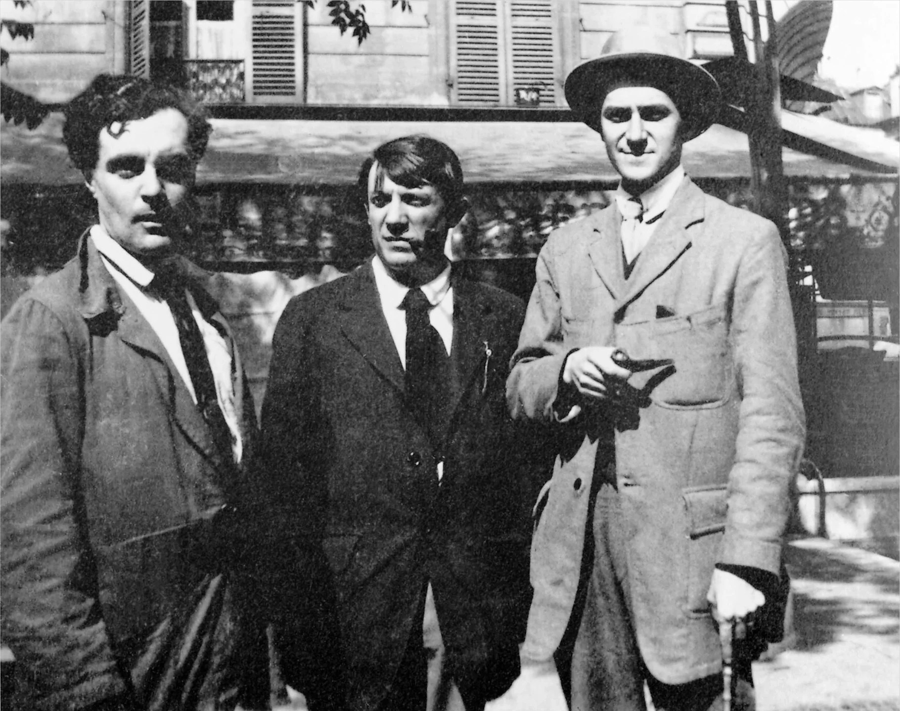 Modigliani, Picasso and André Salmon in front the Café de la Rotonde, Paris. Image taken by Jean Cocteau in Montparnasse, Paris in 1916, via Wikimedia Commons.