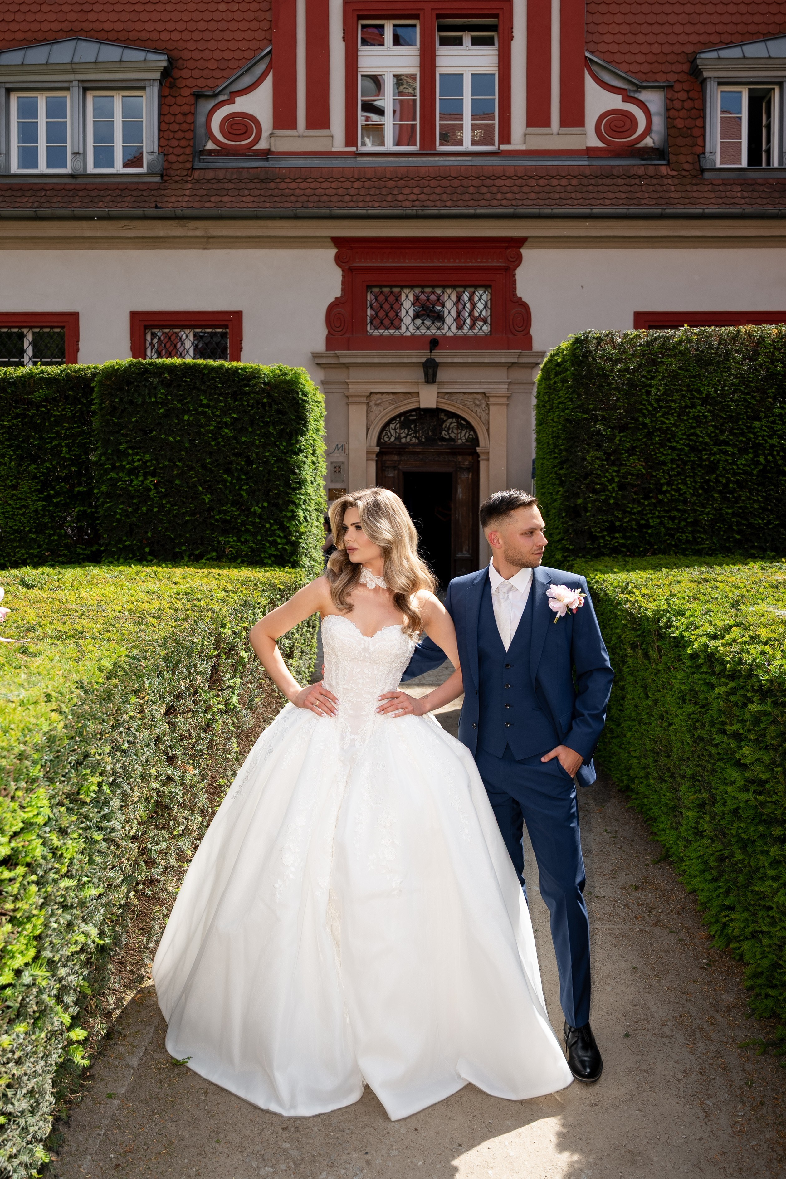 Jan i Ewa: Reportaż ślubny w Mercure Wrocław Centrum, kościele i studio fotograficznym. SL Wedding Photo — Editorial, Elegant & Timeless Wedding Photography in Poland and Across Europe