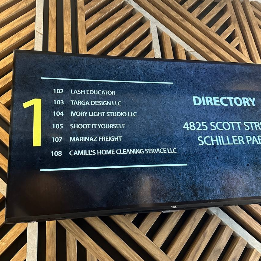 SHOOT IT YOURSELF — SELF PORTRAIT STUDIO IN CHICAGO