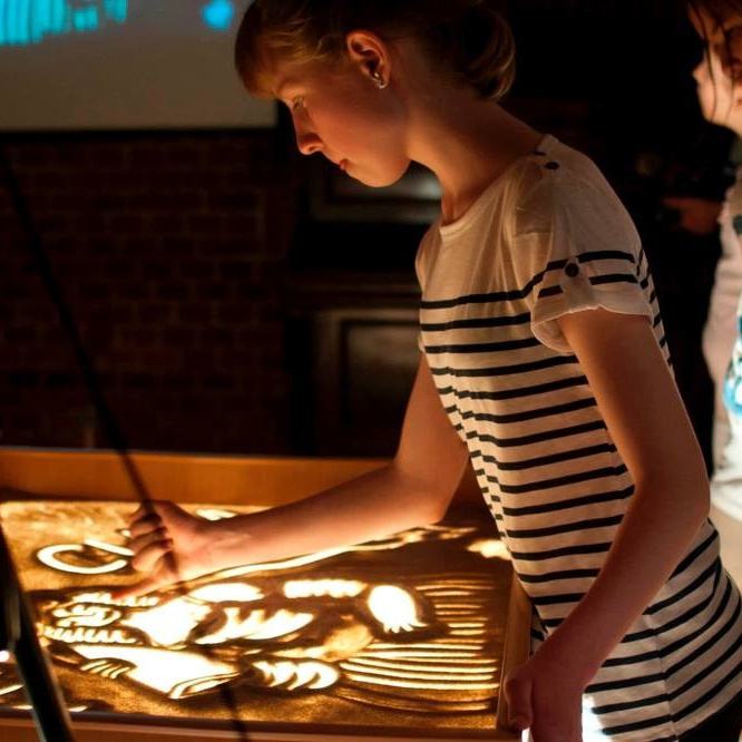 LysSkolen. Sand Animasjonsteatret