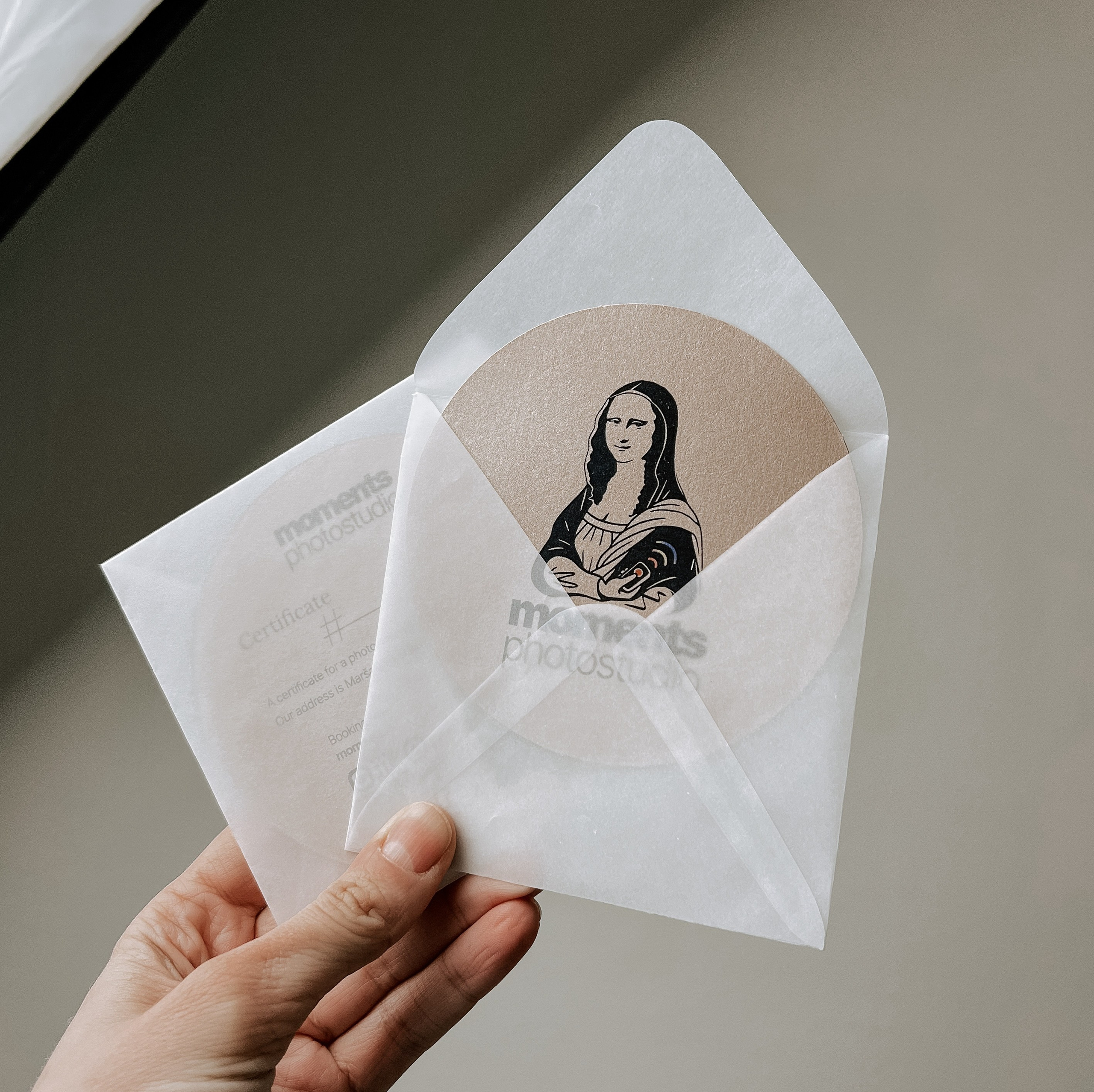 Poklon vaučer. Moments. Photo studio of self-portrait in the heart of Belgrade