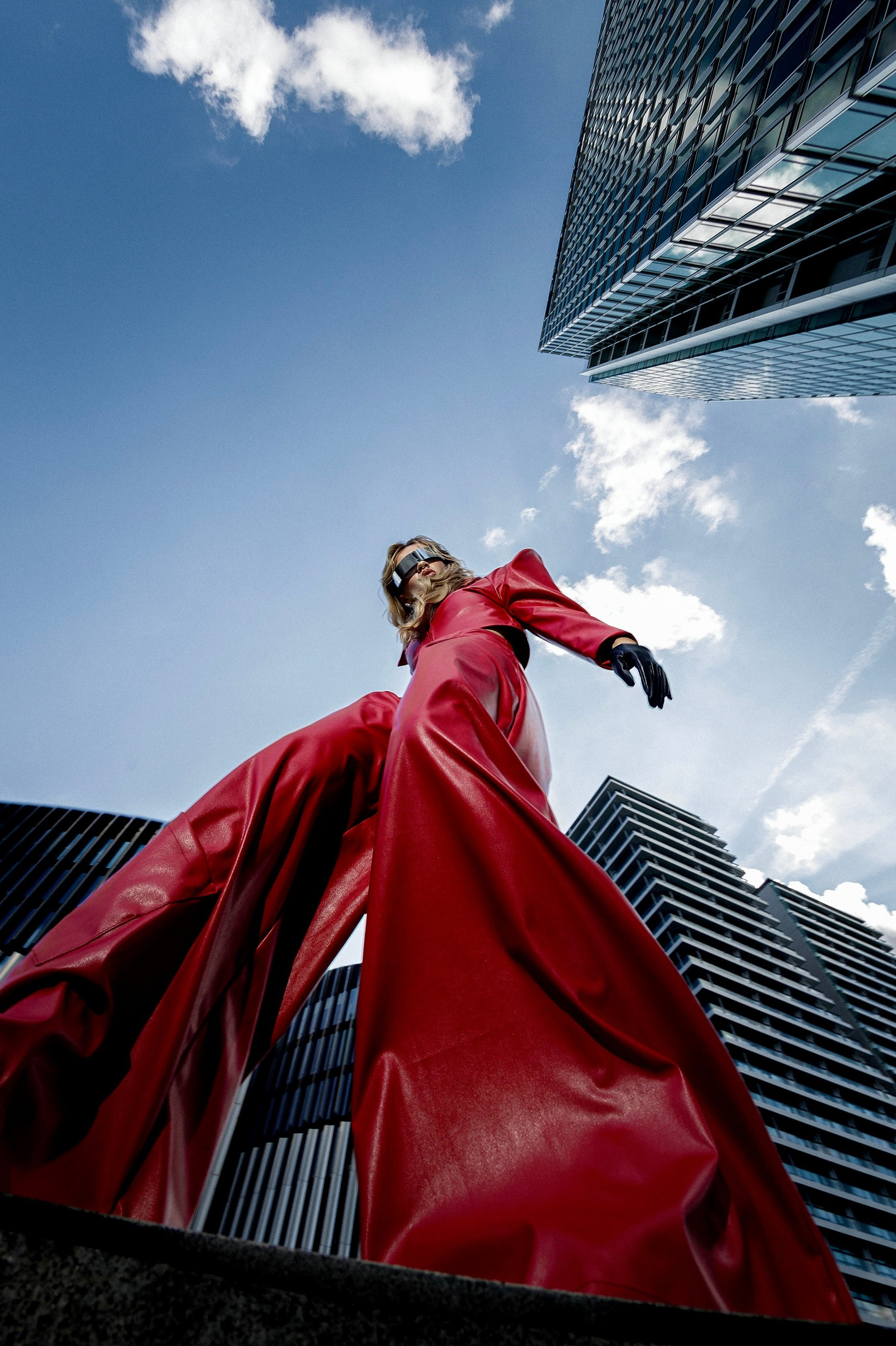 “Kurs online z fotografii studyjnej: nauka pracy ze światłem i kreatywnymi obrazami”, “Profesjonalna fotografia studyjna: praca ze światłem i kreatywnymi koncepcjami”, “Kurs online z fotografii studyjnej: światło i kreatywne podejście”, “Kurs pracy ze światłem dla fotografów”, “PROSTUDIO 2.0: kurs profesjonalnej fotografii studyjnej”, “Szkolenie z fotografii studyjnej dla fotografów”, “Kurs fotograficzny: profesjonalna fotografia studyjna”, “Kreatywne sesje w studio: nauka i techniki”, “Światło w fotografii studyjnej: kurs online”