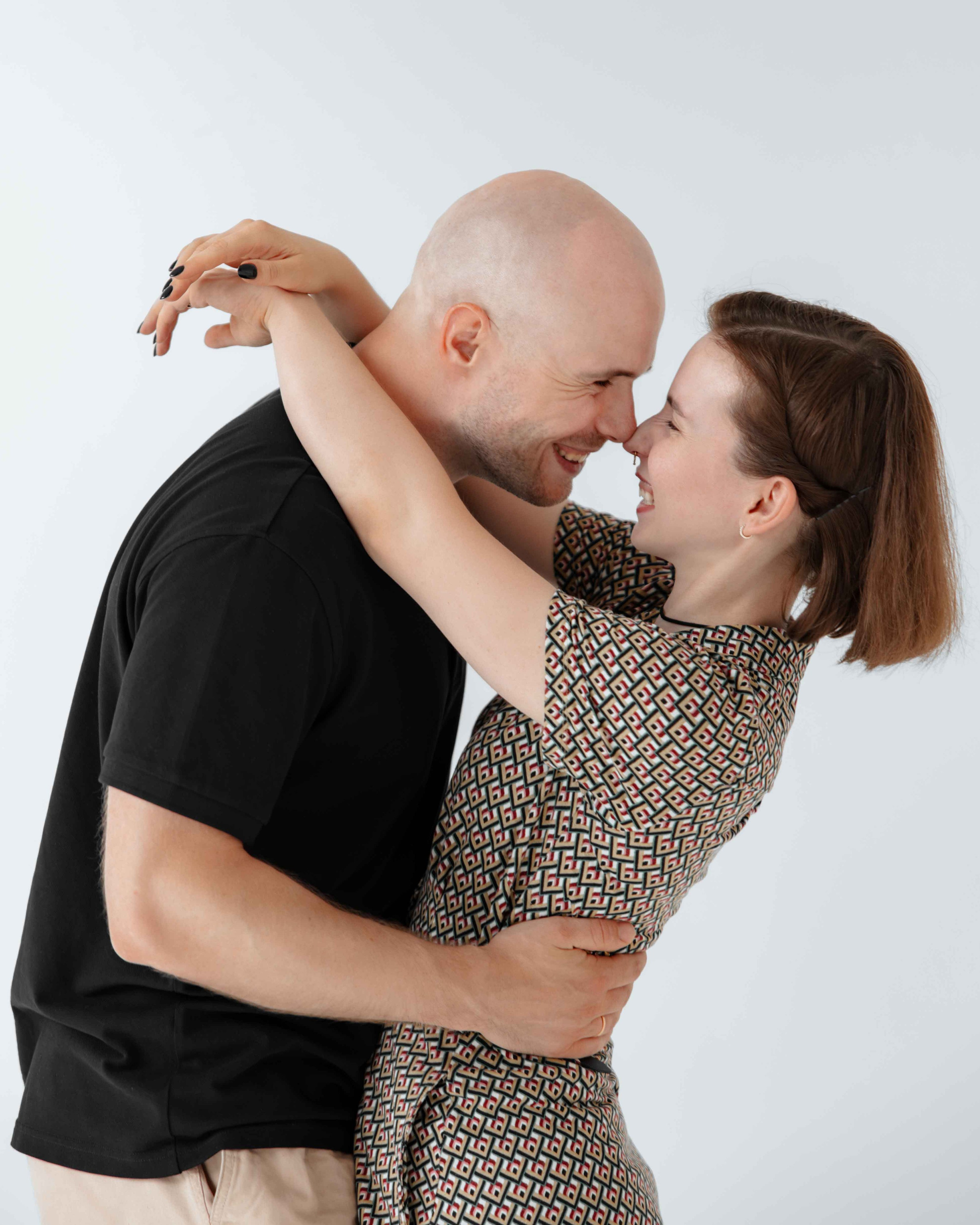 Poros fotosesija Vilniuje — smagus ir jaukus pasimatymas jums. Framed by Evelina | Vestuvių fotografė