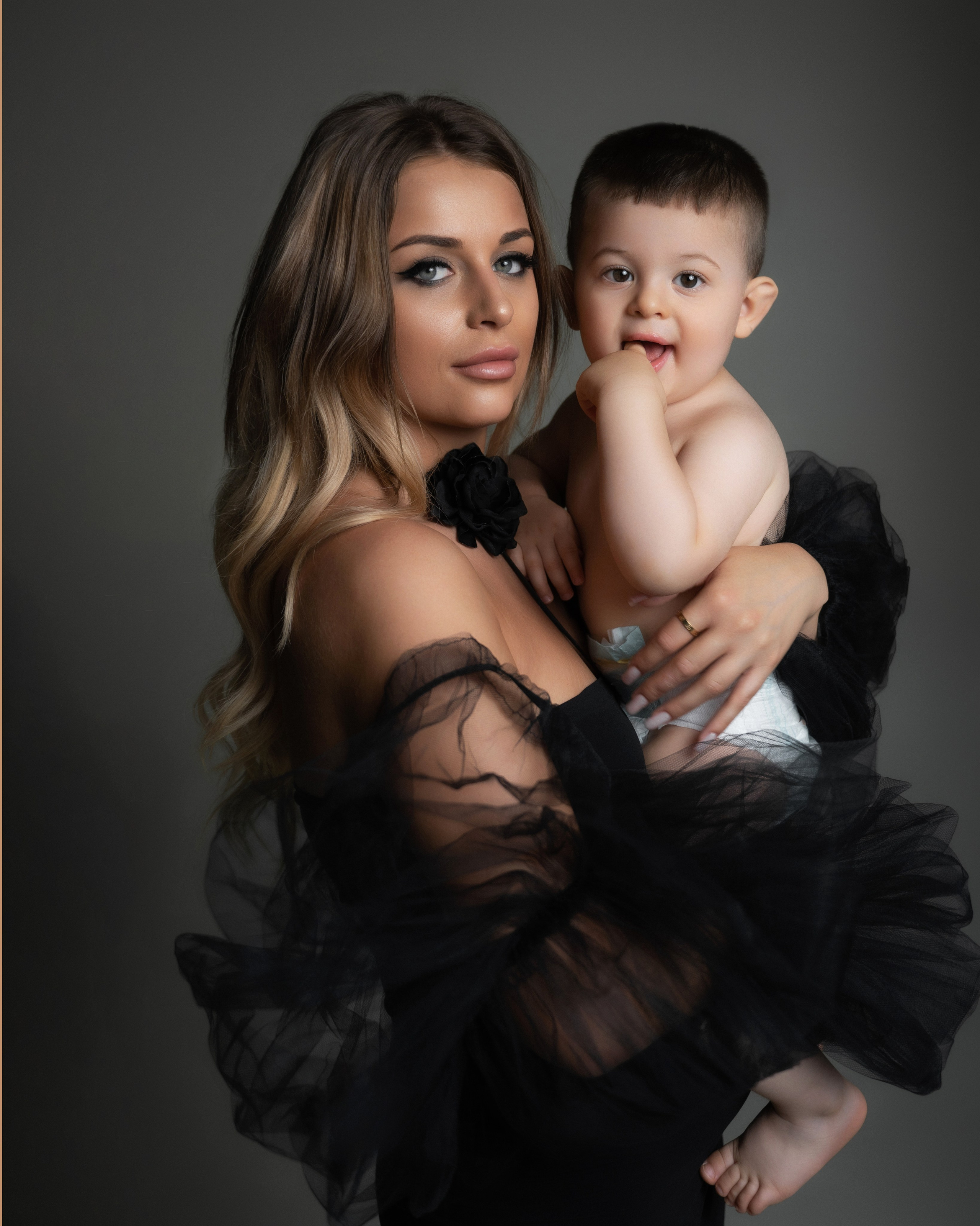 servizio maternity fotografia gravidanza Vicenza ritratto elegante in studio