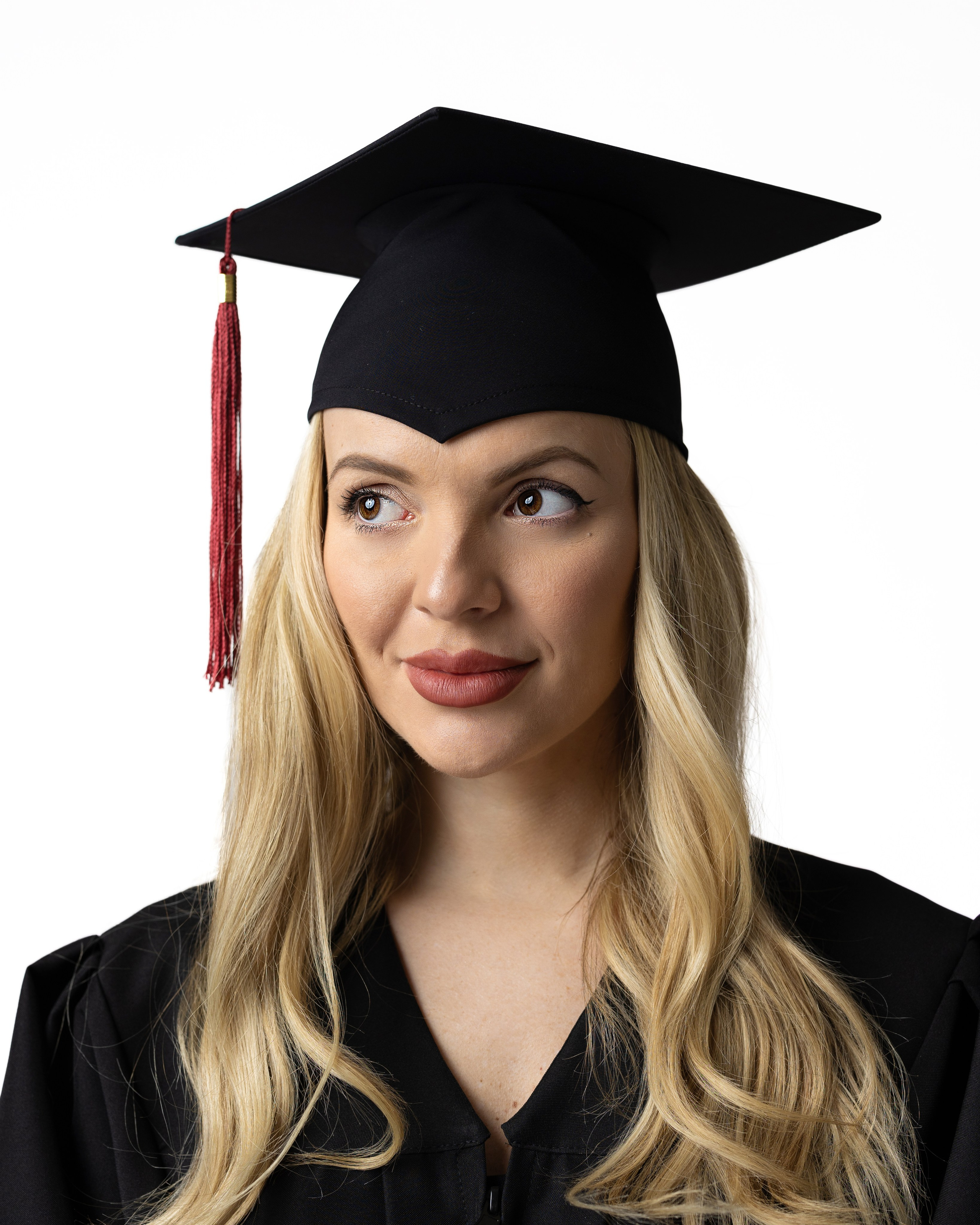 Академична абсолвентска шапка за дипломиране – черен цвят