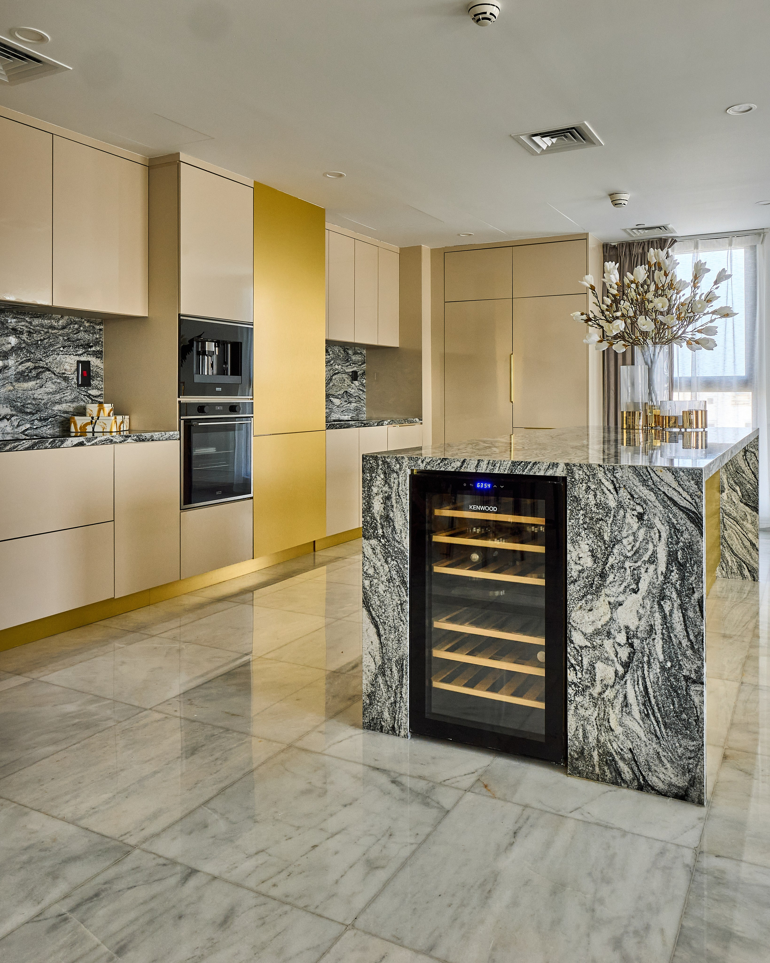 Contact Oleg Novikov — Real Estate Photographer in Dubai. Hotel Photographer in Dubai — Interiors & Commercial by Oleg Novikov