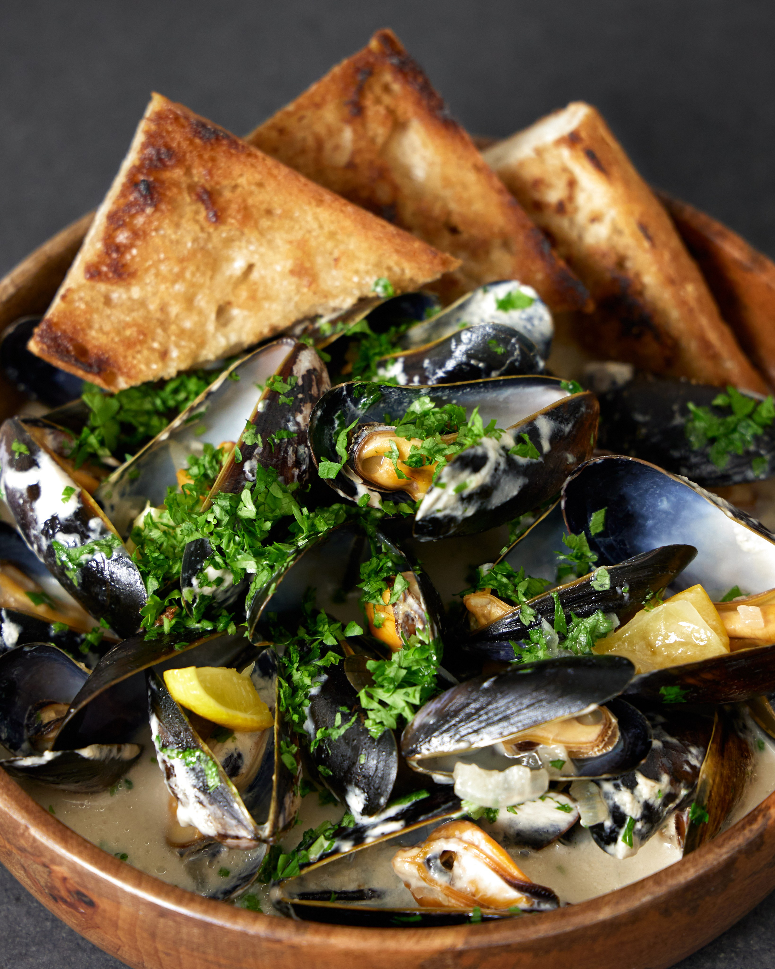 How to Choose, Clean, and Store Mussels: Fresh Seafood Guide. Max Griss I Food Photography & Videography Helsinki