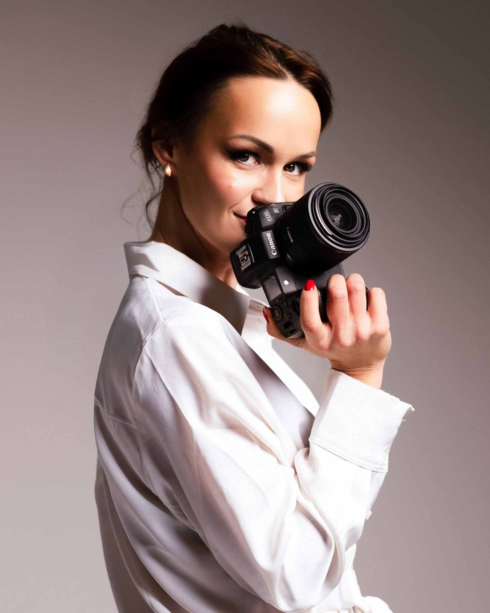 Par mani. Portretu fotosesija Rīgā| Biznesa portretu foto | Korporatīvās un darbinieku fotosesijas | Pasākumu fotogrāfs | Produktu fotogrāfs