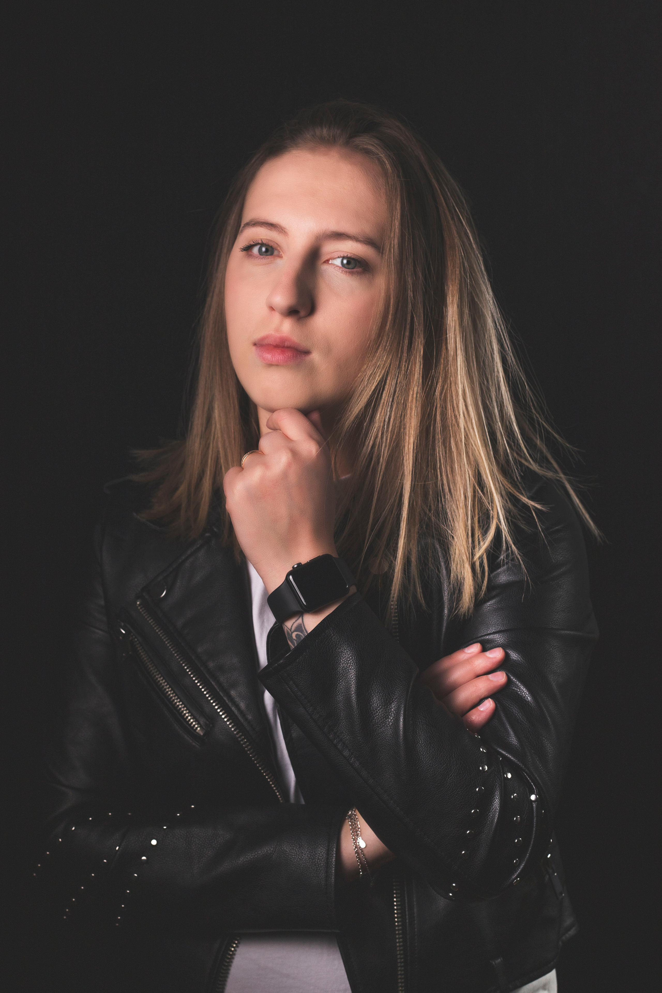 FOTOGRAF WARSZAWANazywam się Viktoriia Kaniuka. Zajmuję się głównie fotografią produktową, fotografią reklamową, fotografią kulinarną, a także fotografią portretową, fotografią lifestylową i reportażową. Realizuję sesje zdjęciowe wizerunkowe dla marek kosmetycznych, odzieżowych, restauracji i nie tylko. W fotografii kulinarnej posiadam kilkuletnie doświadczenie, współpracowałam z restauracjami, wykonywałam zdjęcia na potrzeby ich profili w mediach społecznościowych ale również do katalogów czy na strony www. Oferuję stylizację Państwa produktów, fotografię produktową, lifestylową, flatlay, a także wykonanie packshotów.