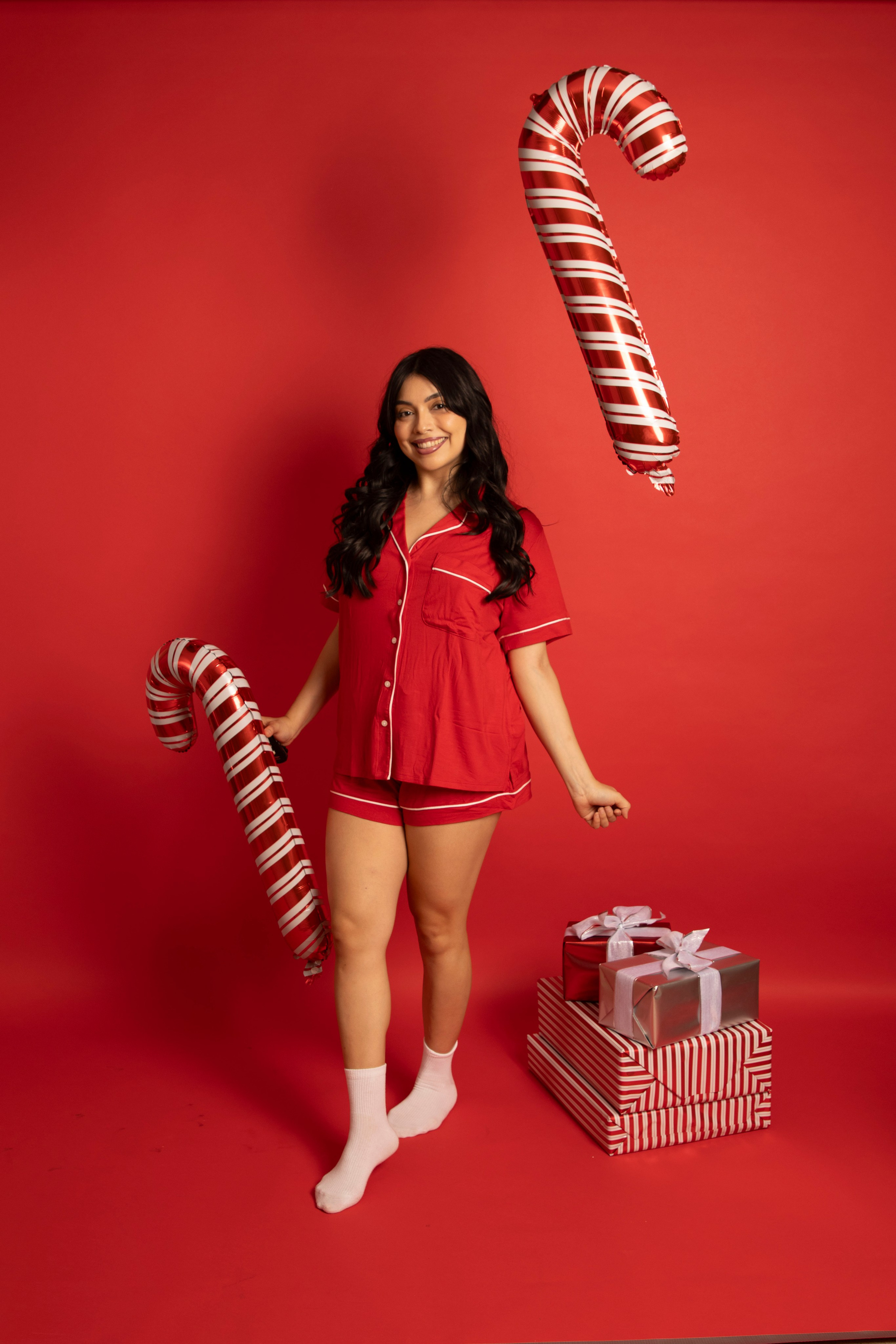 Красный фон. SHOOT IT YOURSELF — SELF PORTRAIT STUDIO IN CHICAGO