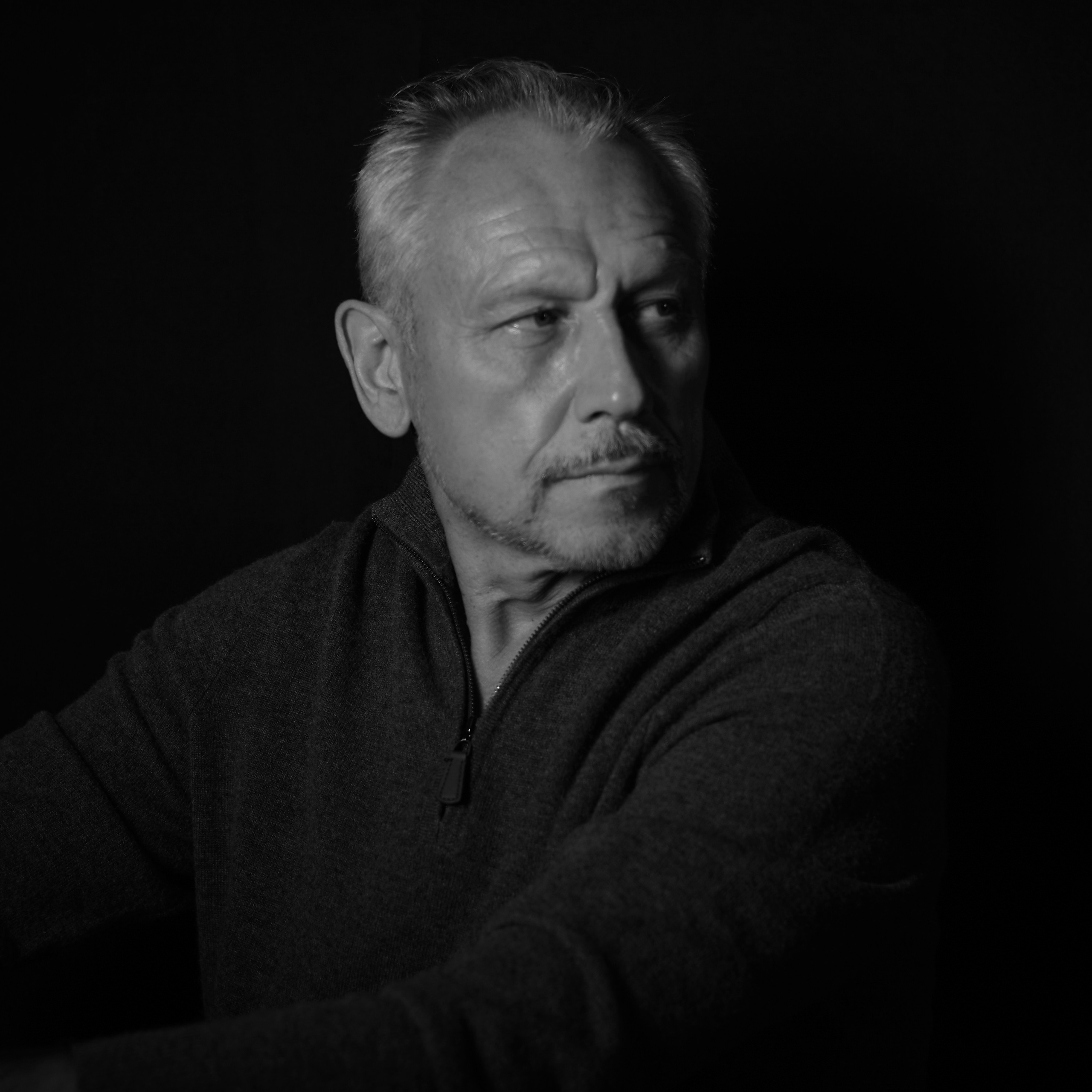 Black-and-white self-portrait of the site's author