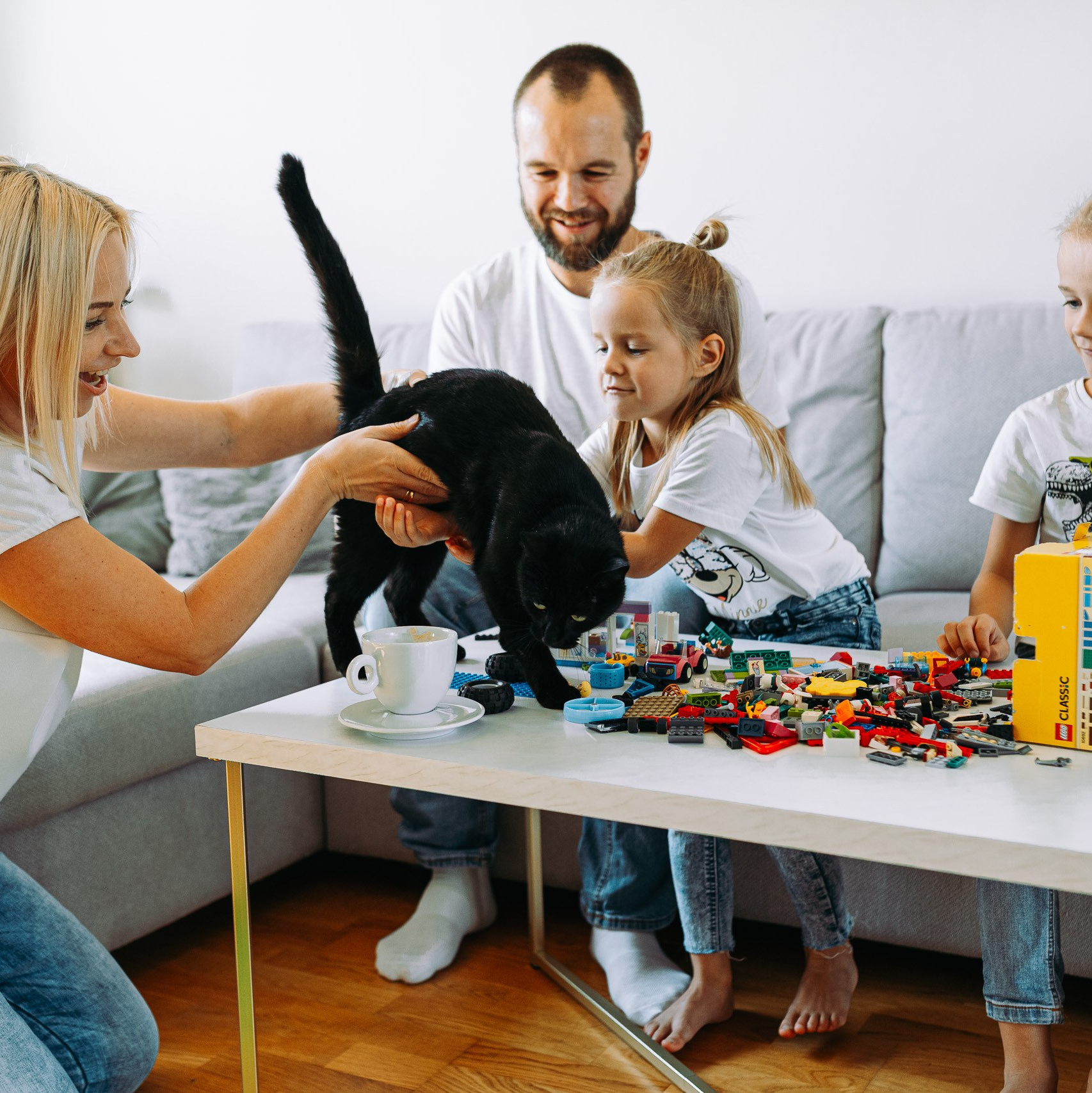 IETEIKUMI ĢIMENES FOTOSESIJAI MĀJĀS (skraidošie bērni)
