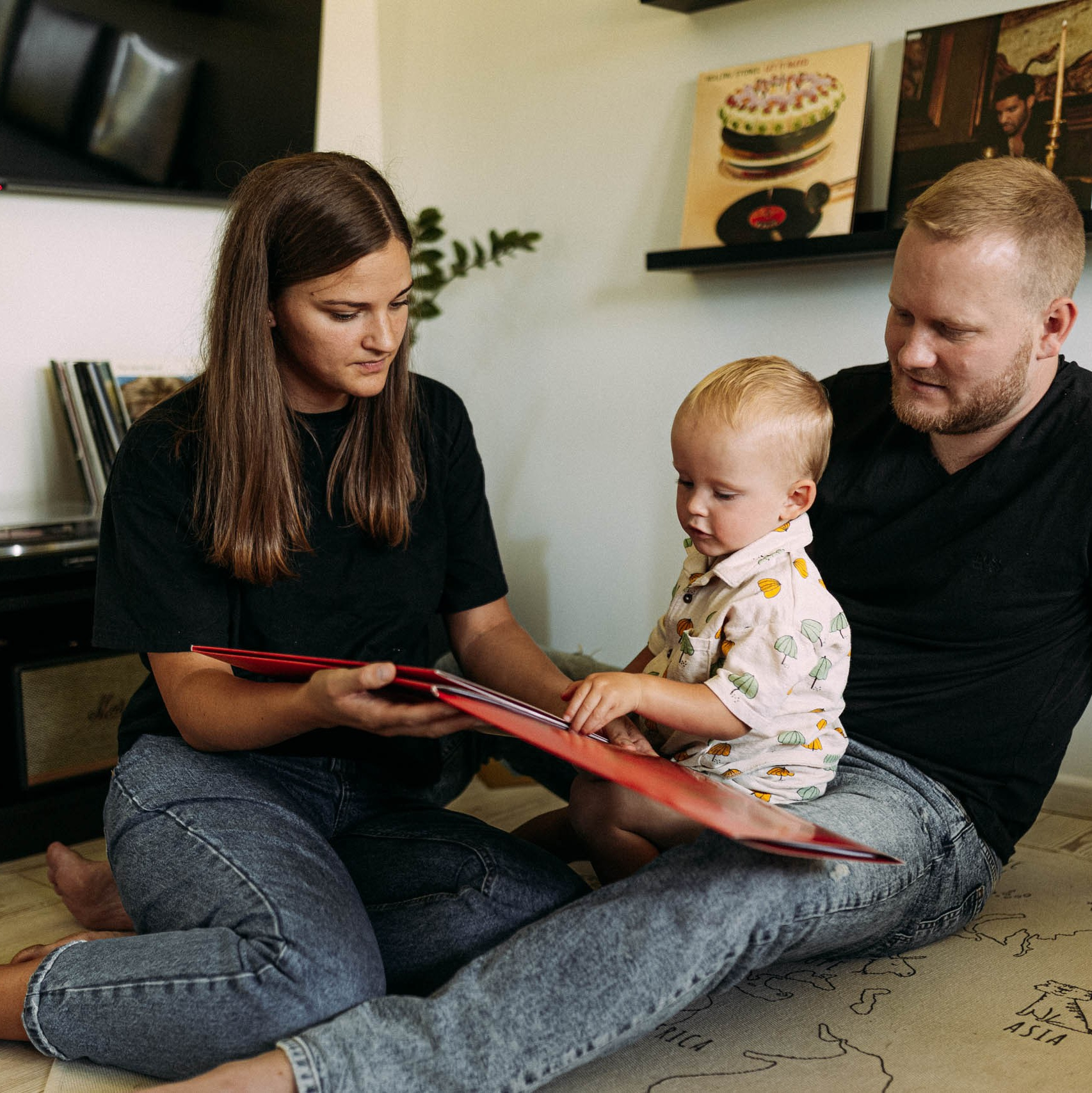 IETEIKUMI ĢIMENES FOTOSESIJAI MĀJĀS (skraidošie bērni)