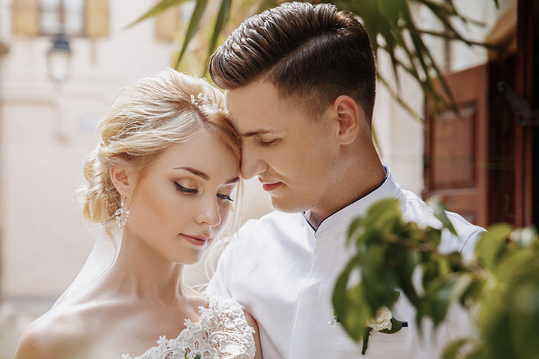 Молодожены в старом городе Ретимно на Крите. Фотосессия, стилист в Греции.