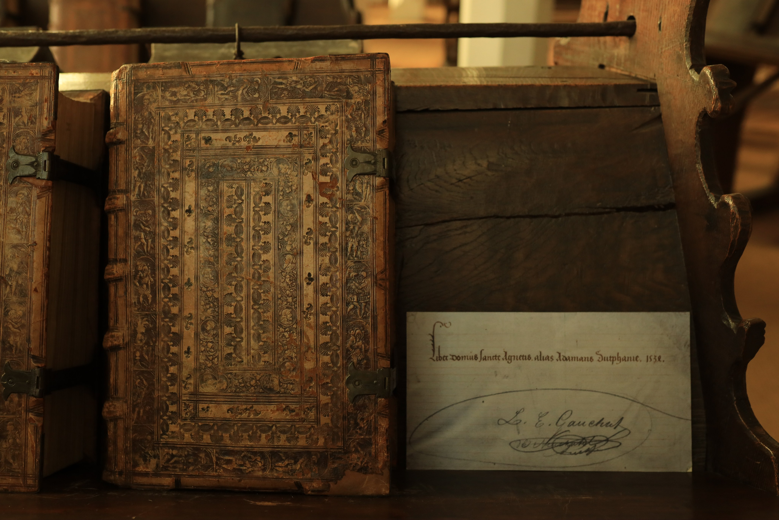 A Unique Chained Library in Zutphen: Relics Preserved to This Day. Lero Photographer and a set designer|individual custom portrait and advertising photography in Zutphen