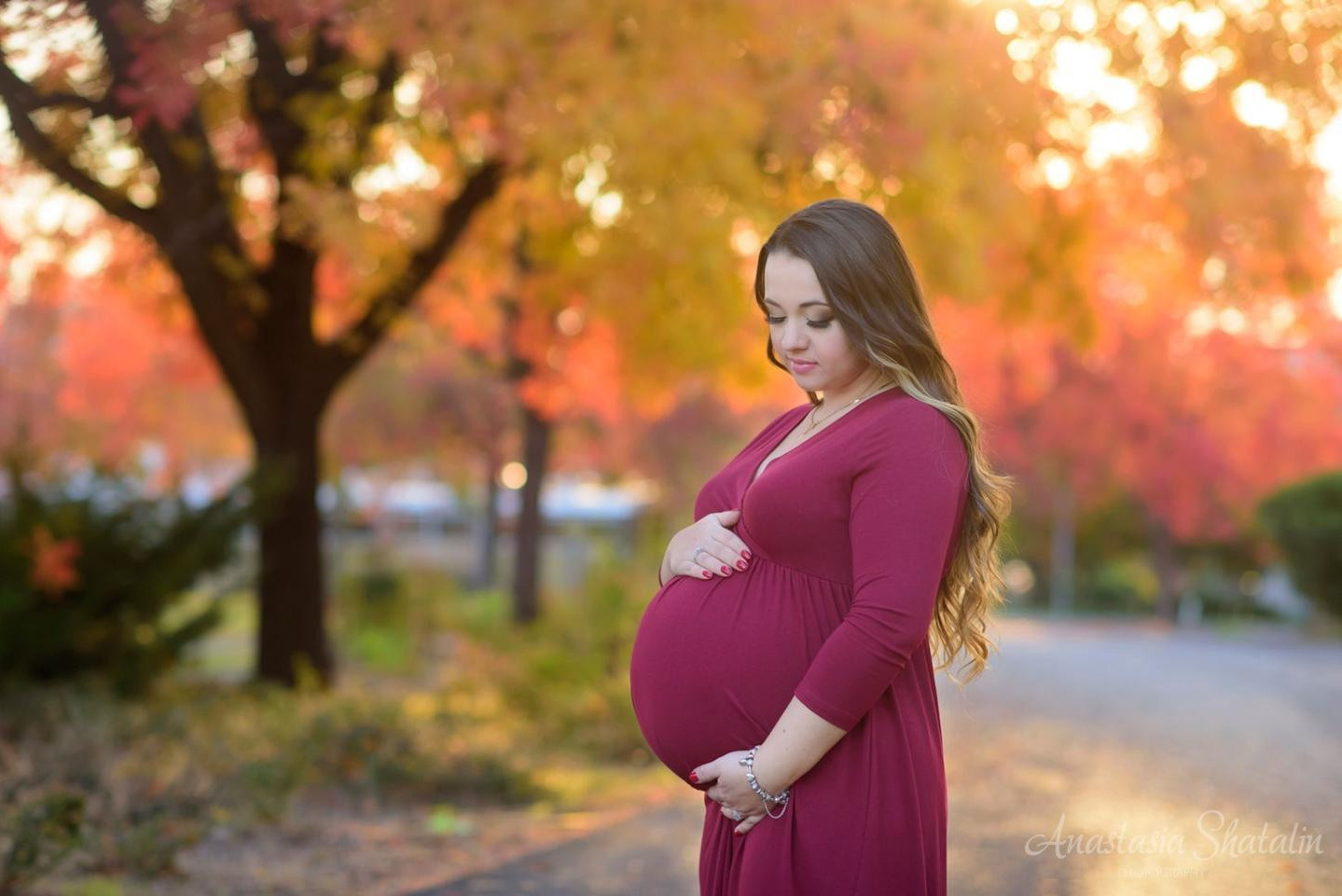 How to dress up for maternity photography. Rules and tips. Family photographer in Roseville, Rocklin, Folsom, Sacramento