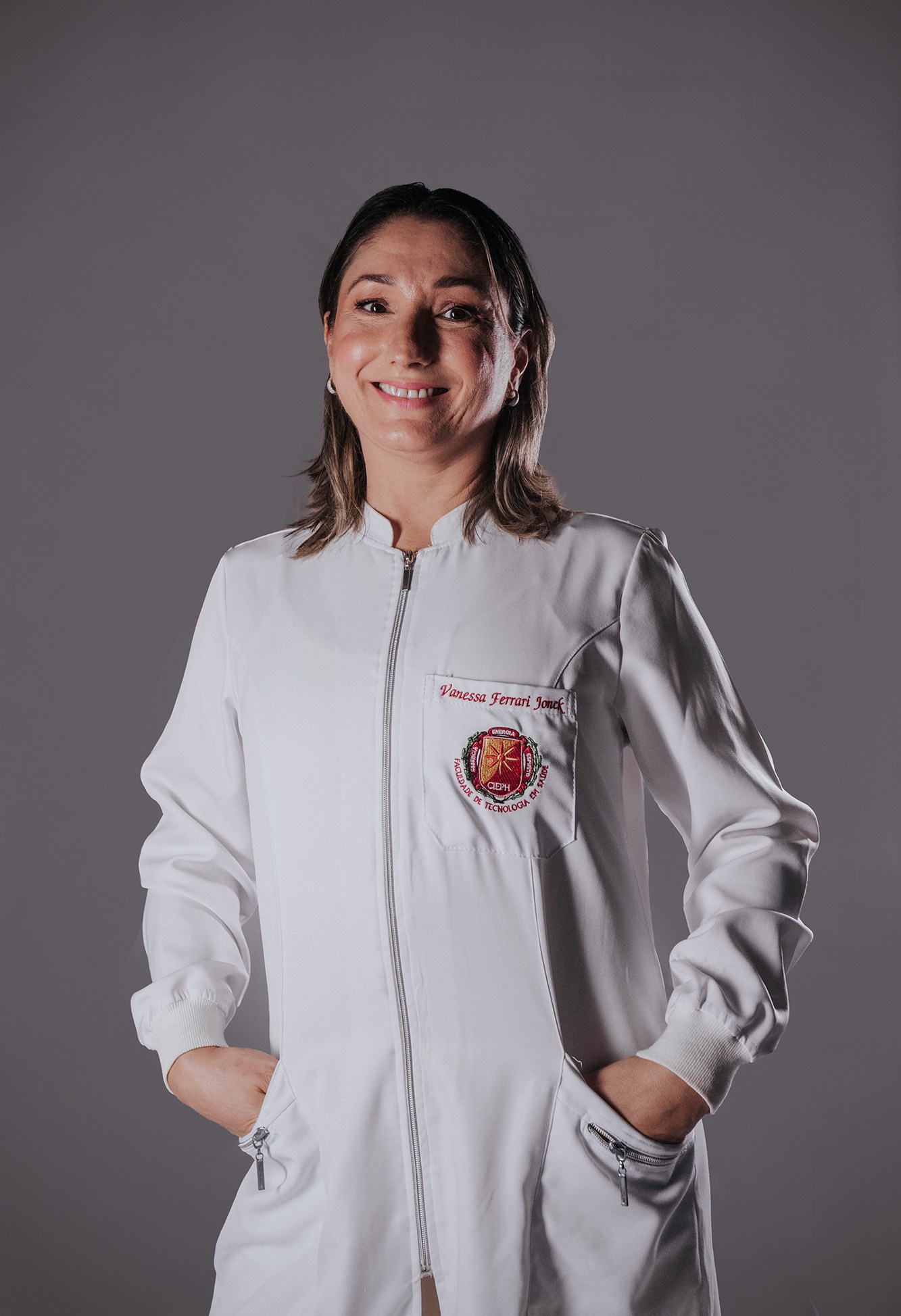 Foto de fisioterapeuta em estúdio
