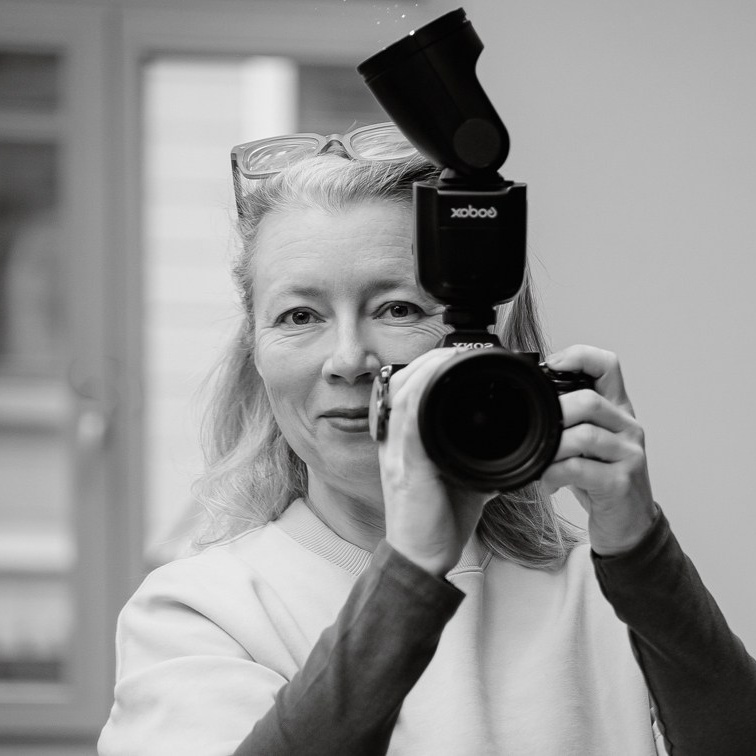 My contacts. Portait photographer and videographer in Riga, Latvia, Julia Zhitluhina. Visual Artist
