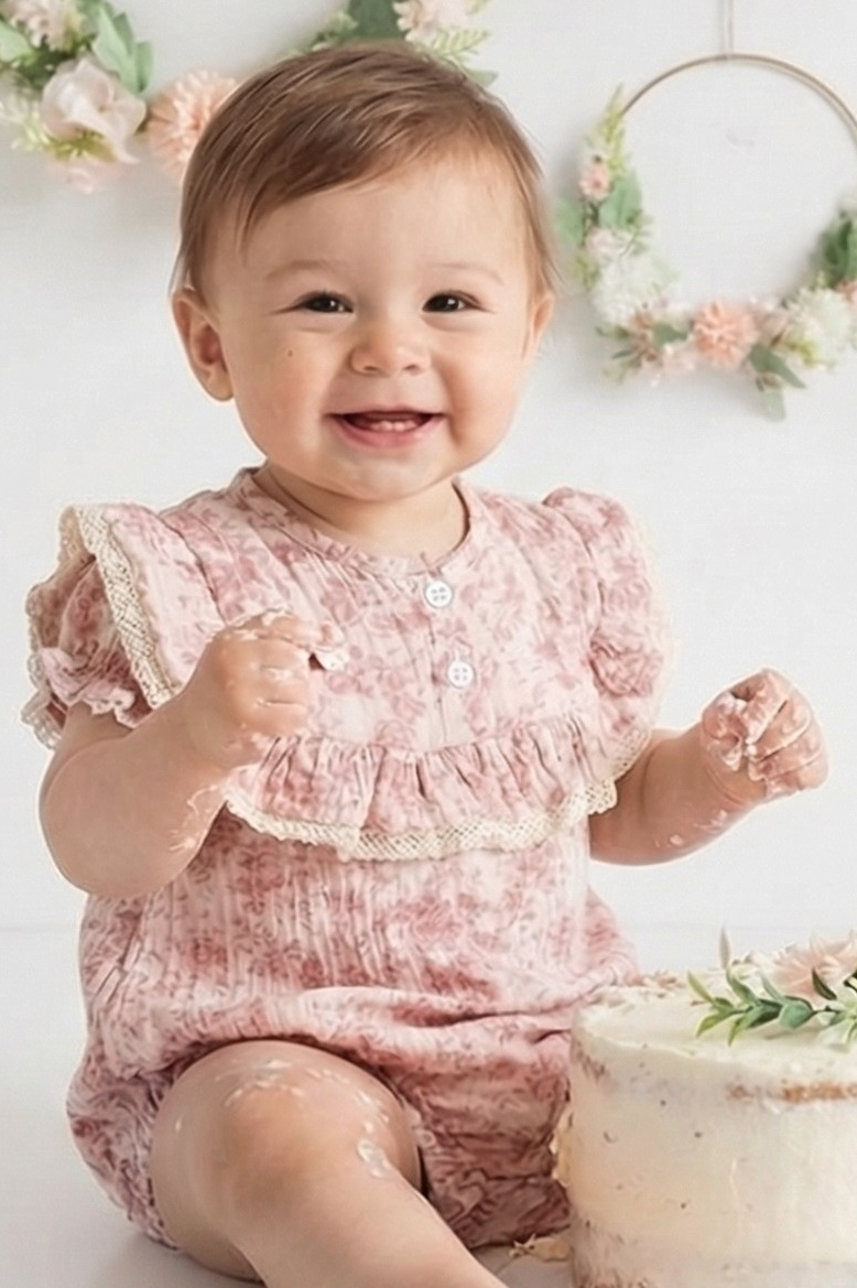 Cake smash outfits for girls. Newborn and family photographer. Hills District. Sydney