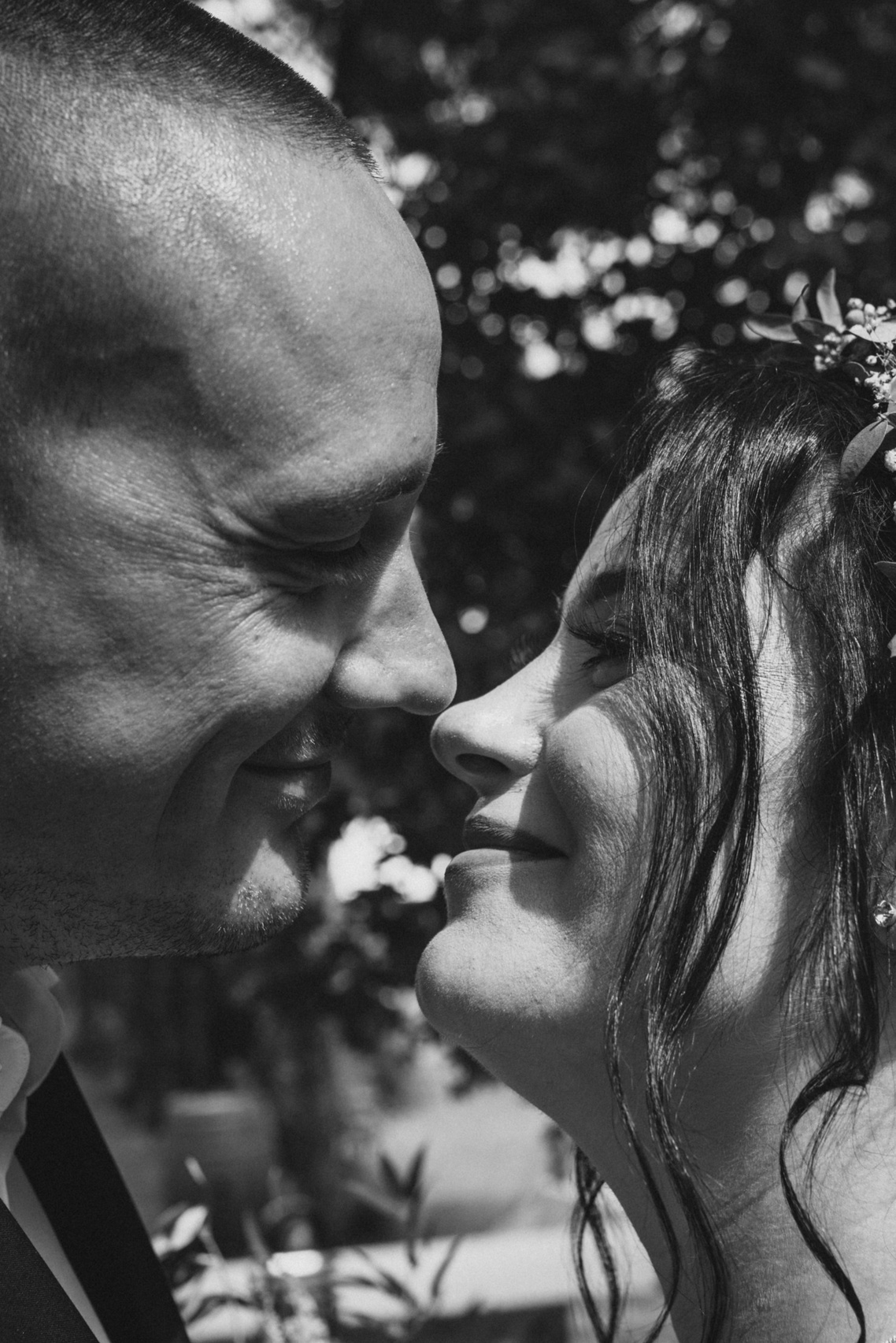 Emotionale Momente während der Trauung im Weingut Mussler – Hochzeitsfotografin für freie Trauung bei Frankfurt am Main