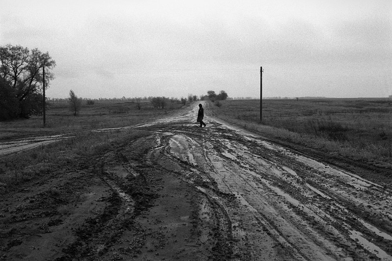 © Карола Аллеманди / Миша Масленников, фотографирующий степь