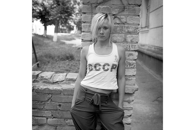 © Ирина Чмырёва / Девушки с окраины. 12 фото о хрупкой женственности и ускользающей красоте