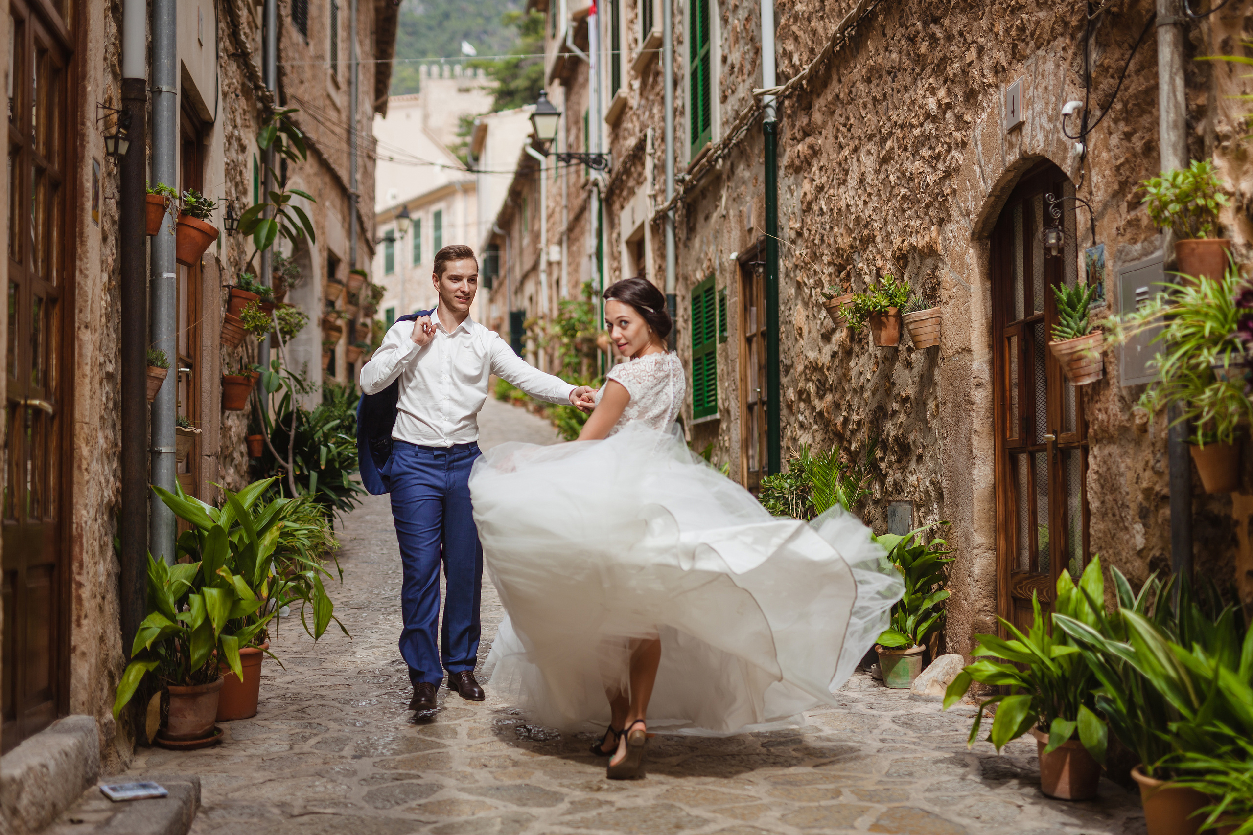 The price of a wedding and family photo shoot Barcelona and Spain. Photographer in Barcelona Spain Maslik Yulia