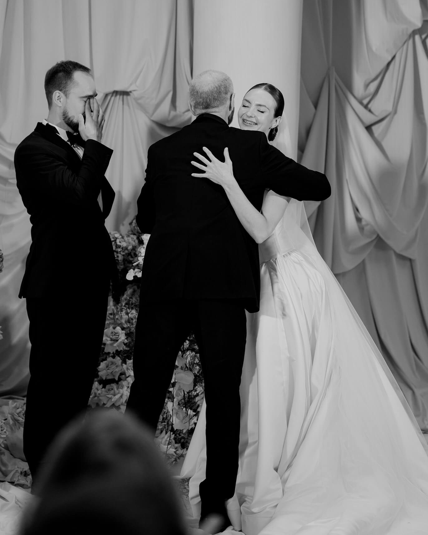 Второй фотограф на свадьбе: необходимость или маркетинг. Wedding photographer in Europe. Based in Italy, Lake Como. Aesthetic elegant story-telling