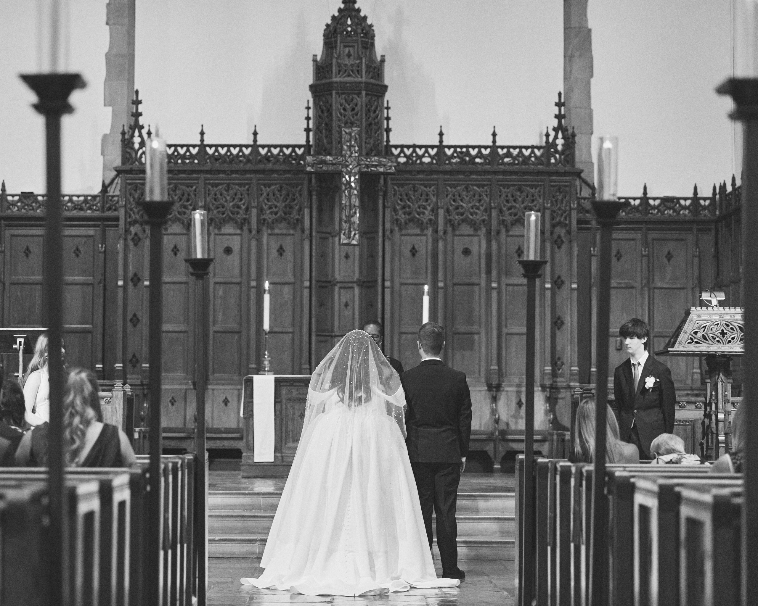 Columbus Ohio micro wedding photographer capturing intimate wedding ceremony
