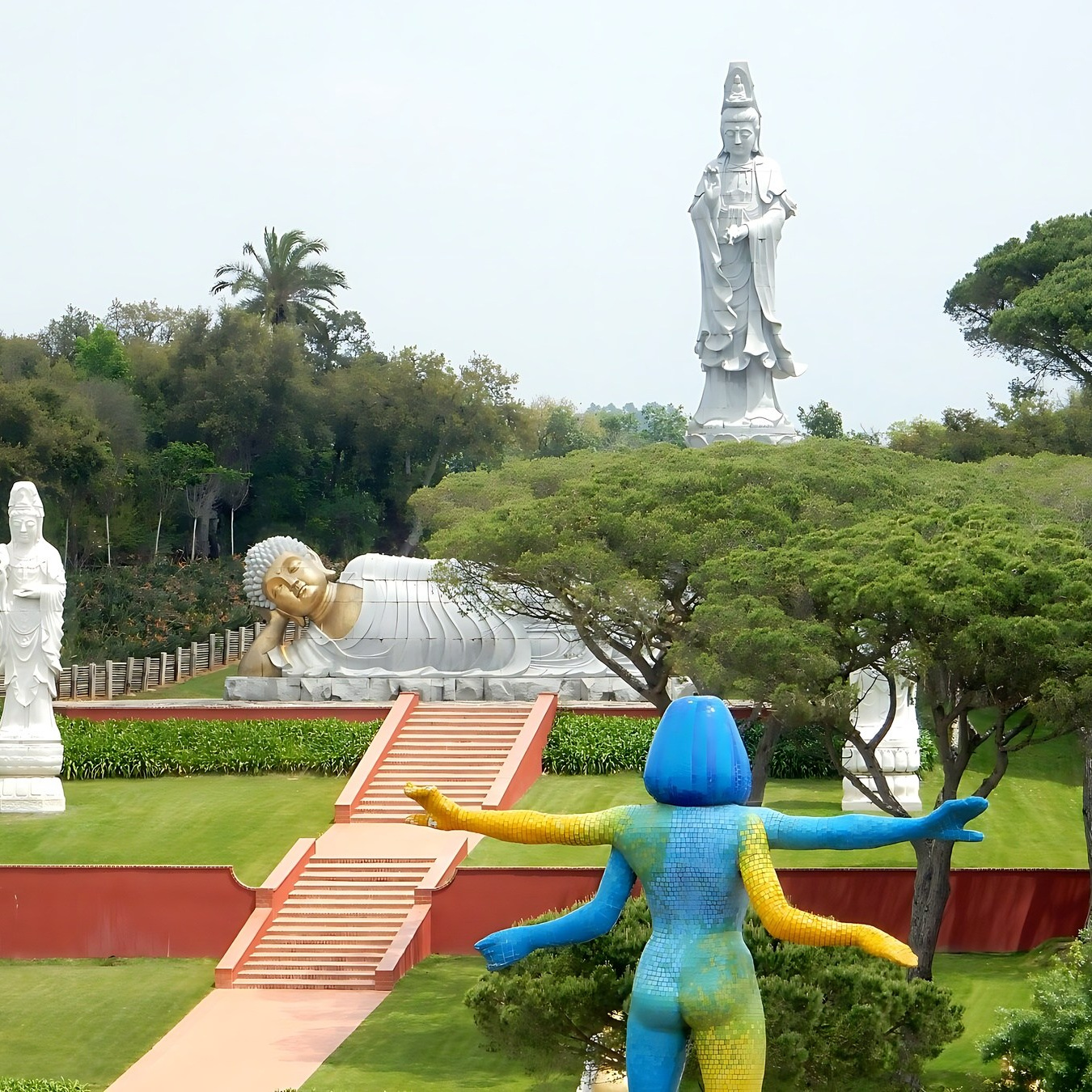 Экскурсия с гидом-фотографом в Будда-Сад и замок Обидуш. Экскурсии по Португалии с гидом-фотографом на автомобиле и пешком