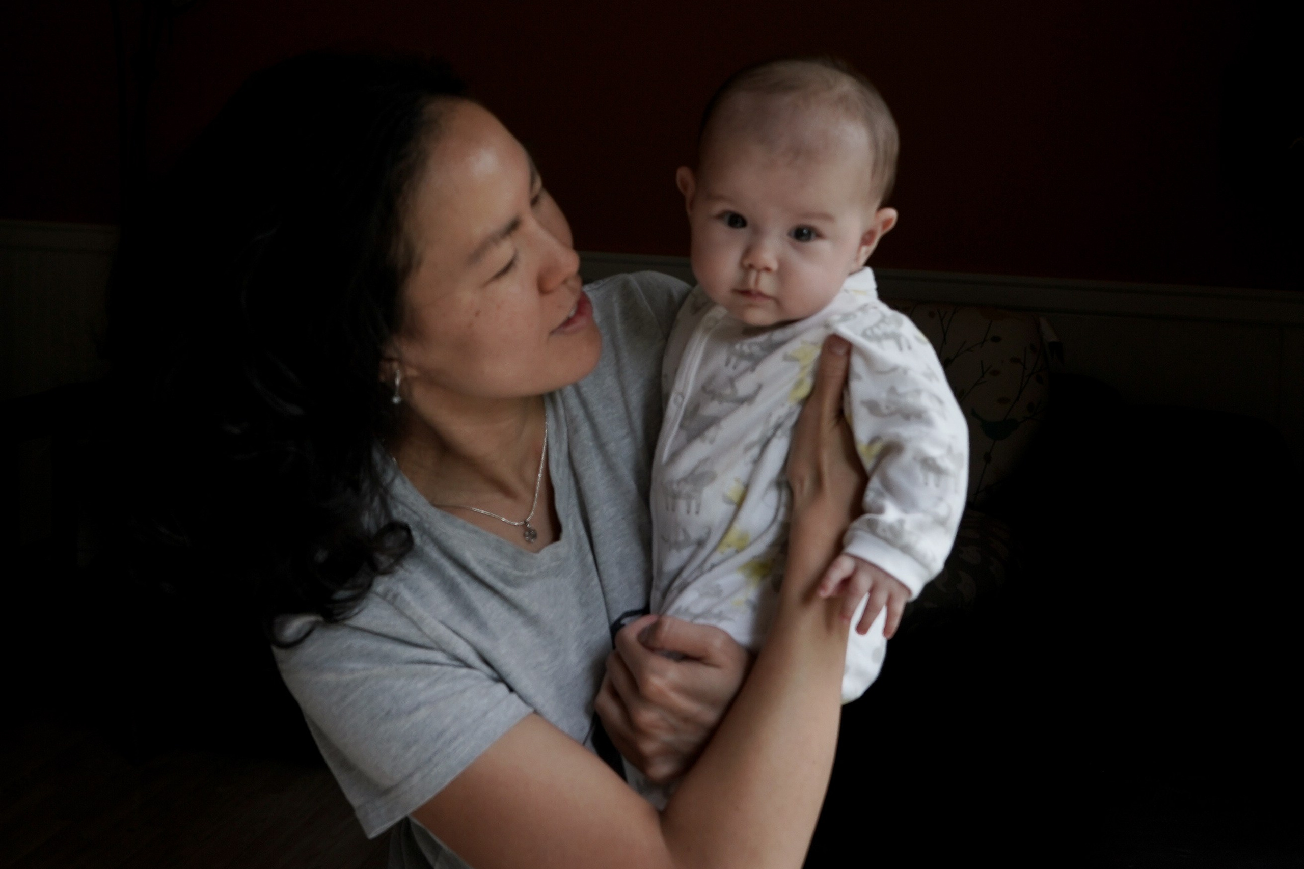 Motherhood photographer Burnaby