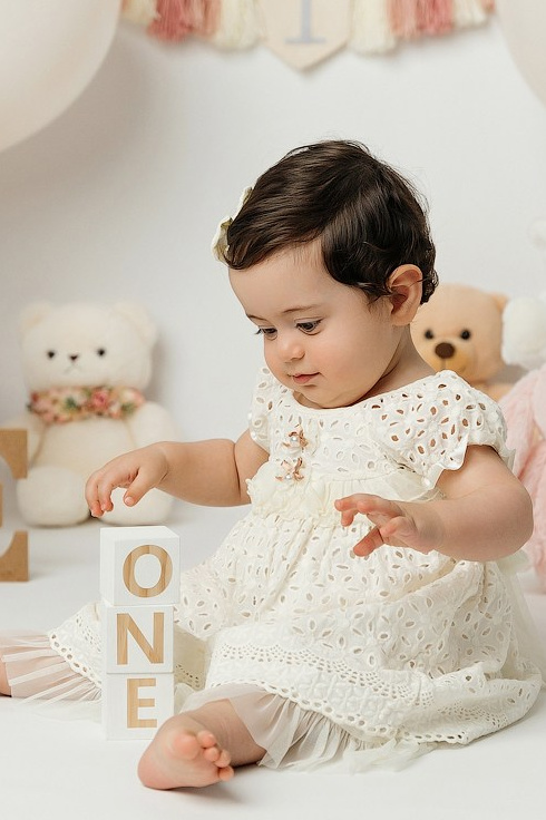 Cake smash outfits for girls. Newborn and family photographer. Hills District. Sydney