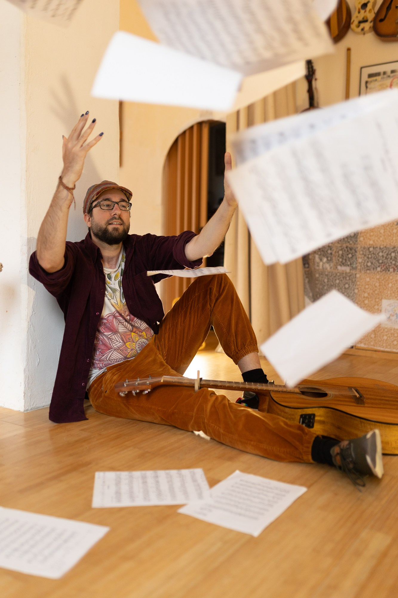 Singer Songwriter, Markus Mascher, Intuitiver Musikunterricht in Freiburg, Gitarrenunterricht, Gesangsunterricht, Schlagzeugunterricht, Klavierunterricht, Unterricht für Live Performance, Loopstation, Recording, Producing, Coaching.