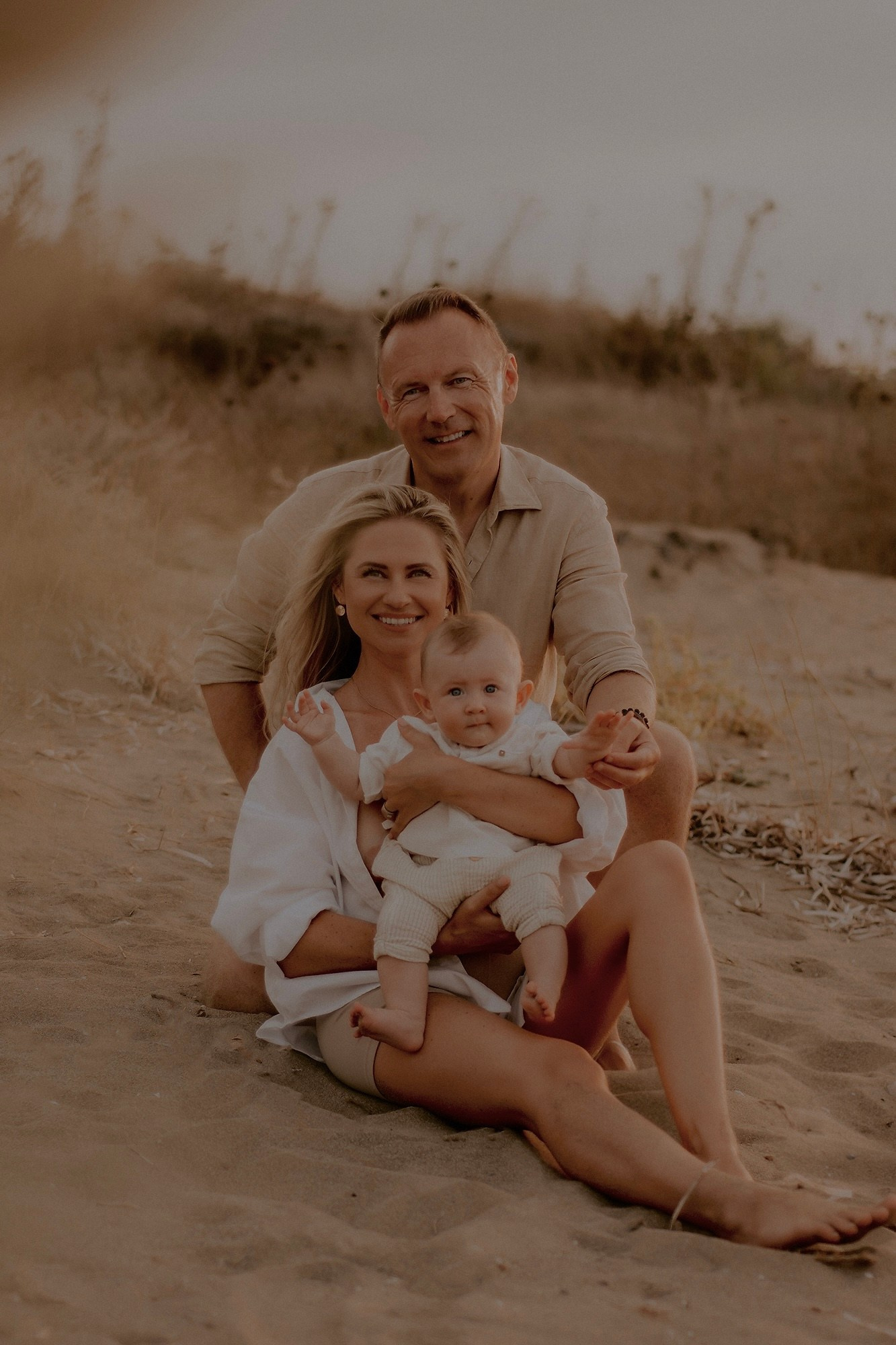 Family photoshoot by the sea