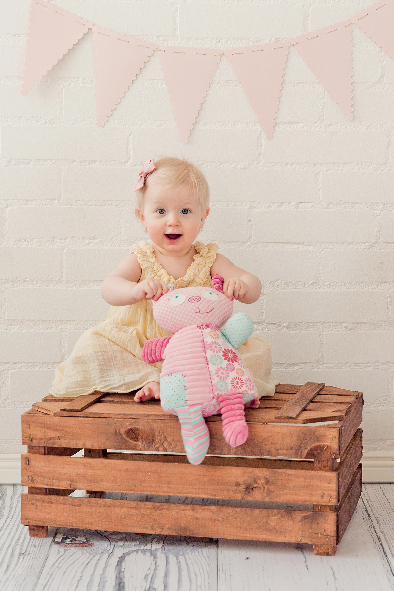 1-vuotiskuvaus studiossa Helsingissä