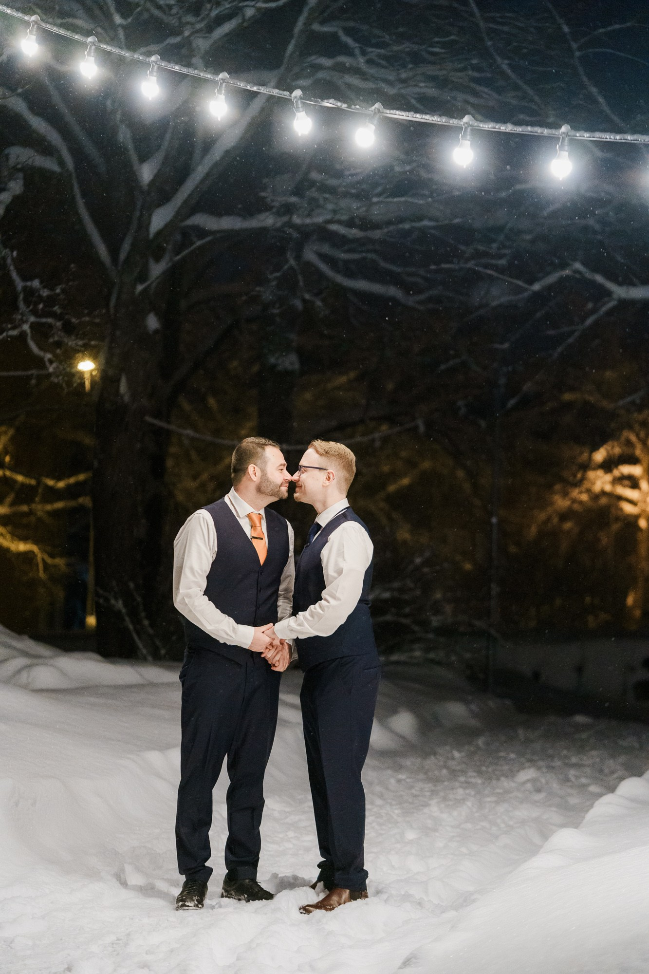 Talvihäät Helsingissä - Hääkuvaaja talvihäihin | StudioHappy oment